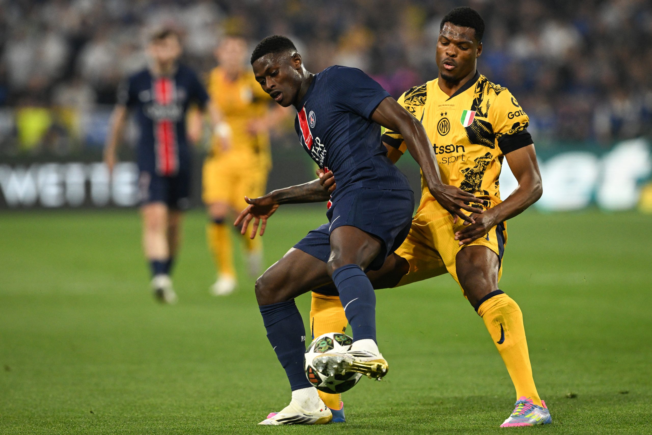 Nuno Mendes e Vitinha no onze do ano