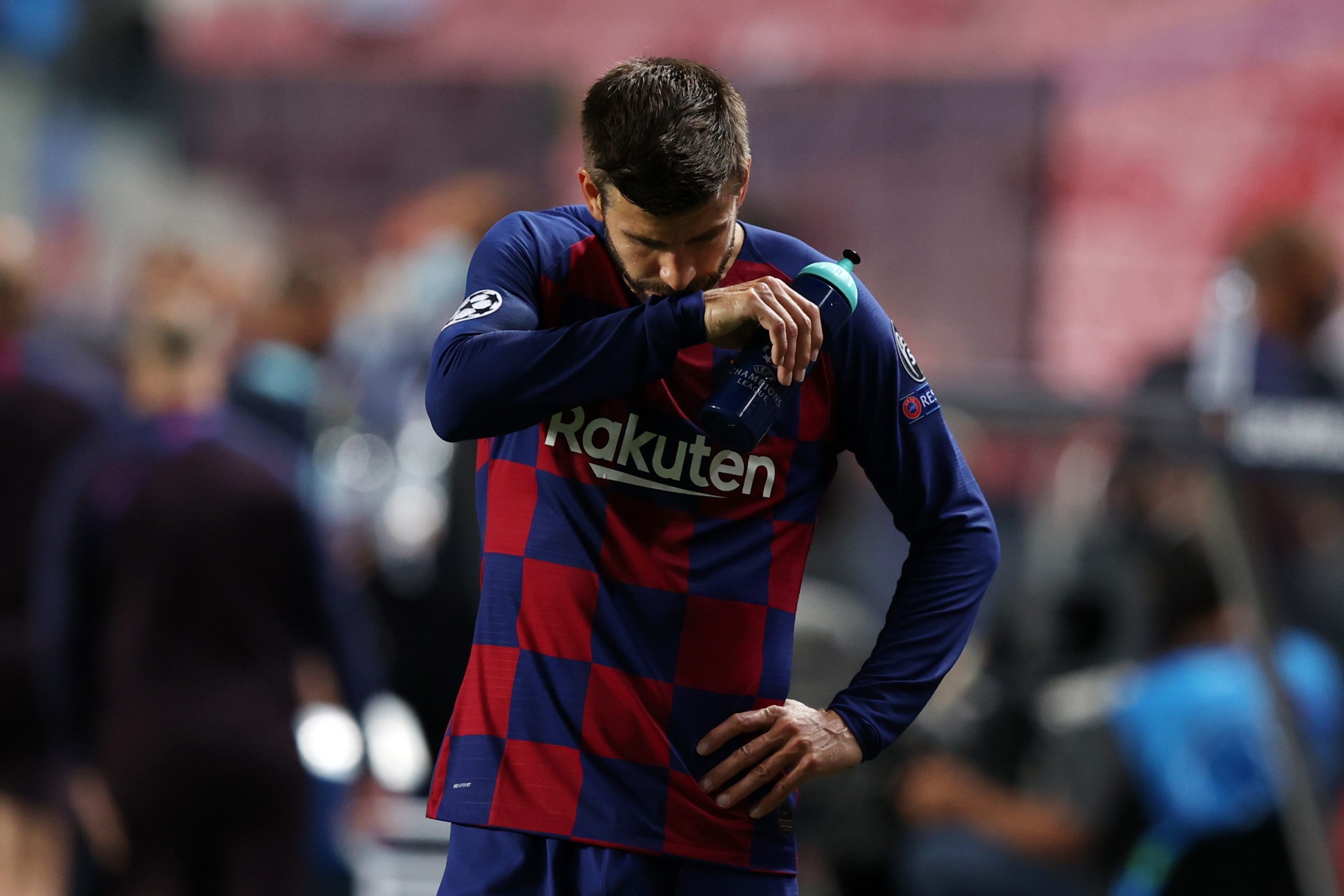 Num recado à direção, Piqué diz que Barcelona bateu no fundo e precisa de mudanças a todos os níveis