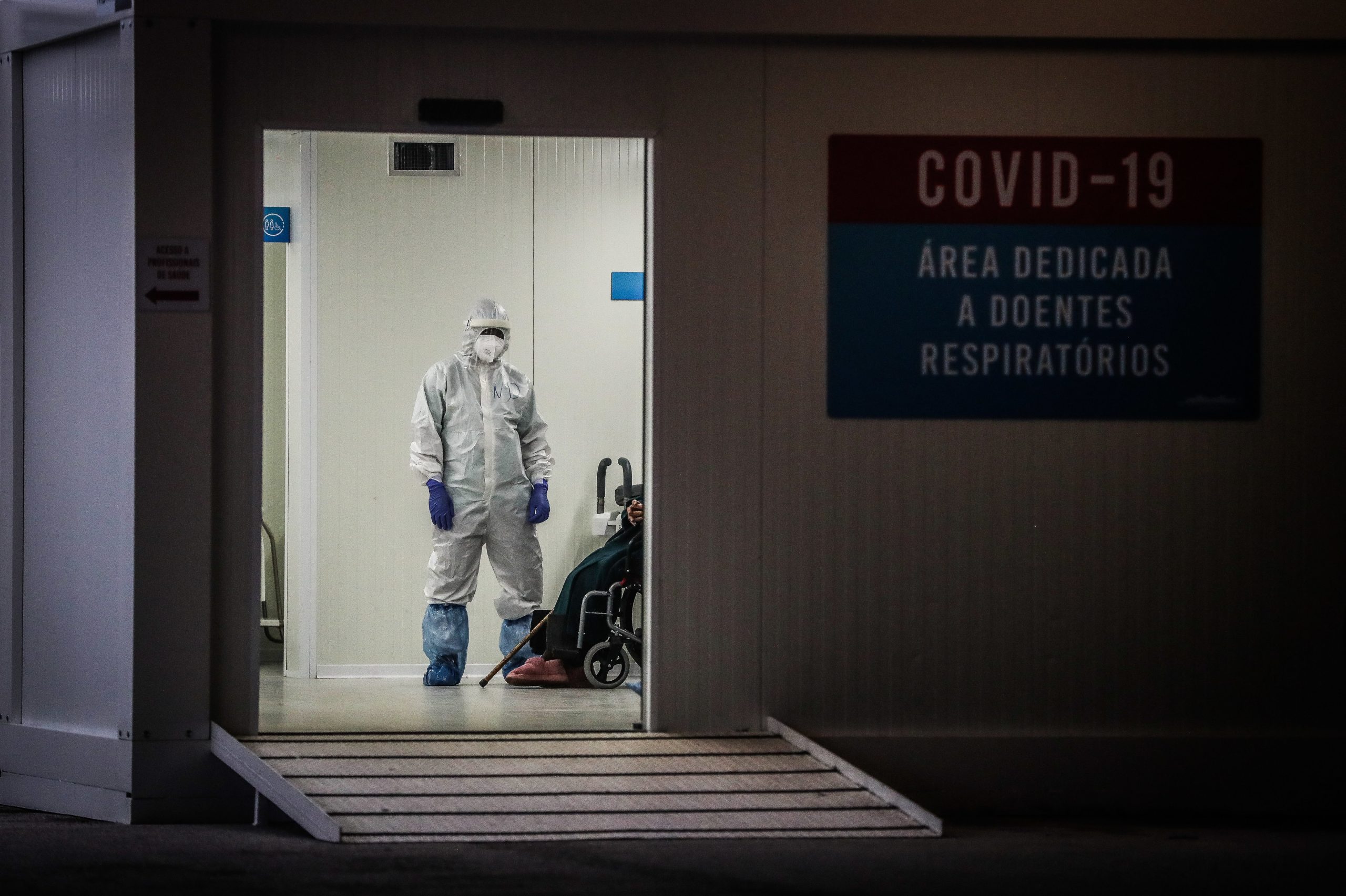 Número de internados com a maior descida desde o início da pandemia. Há ainda mais 203 óbitos, 2.583 casos e 15 mil recuperados