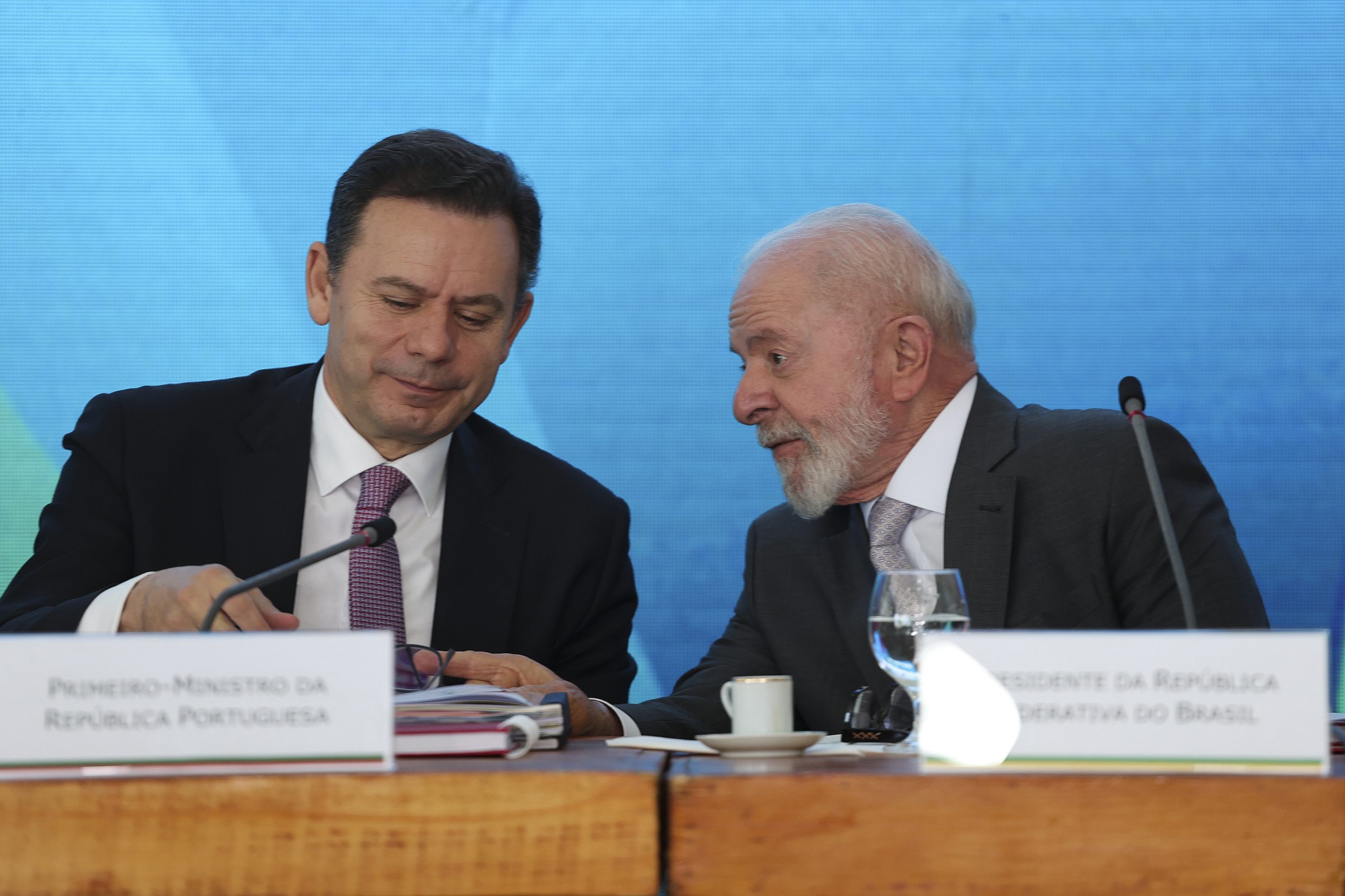 De modo a tranquilizar “a comunidade brasileira em Portugal”, Montenegro explicou ao pormenor Lei dos Estrangeiros a Lula da Silva