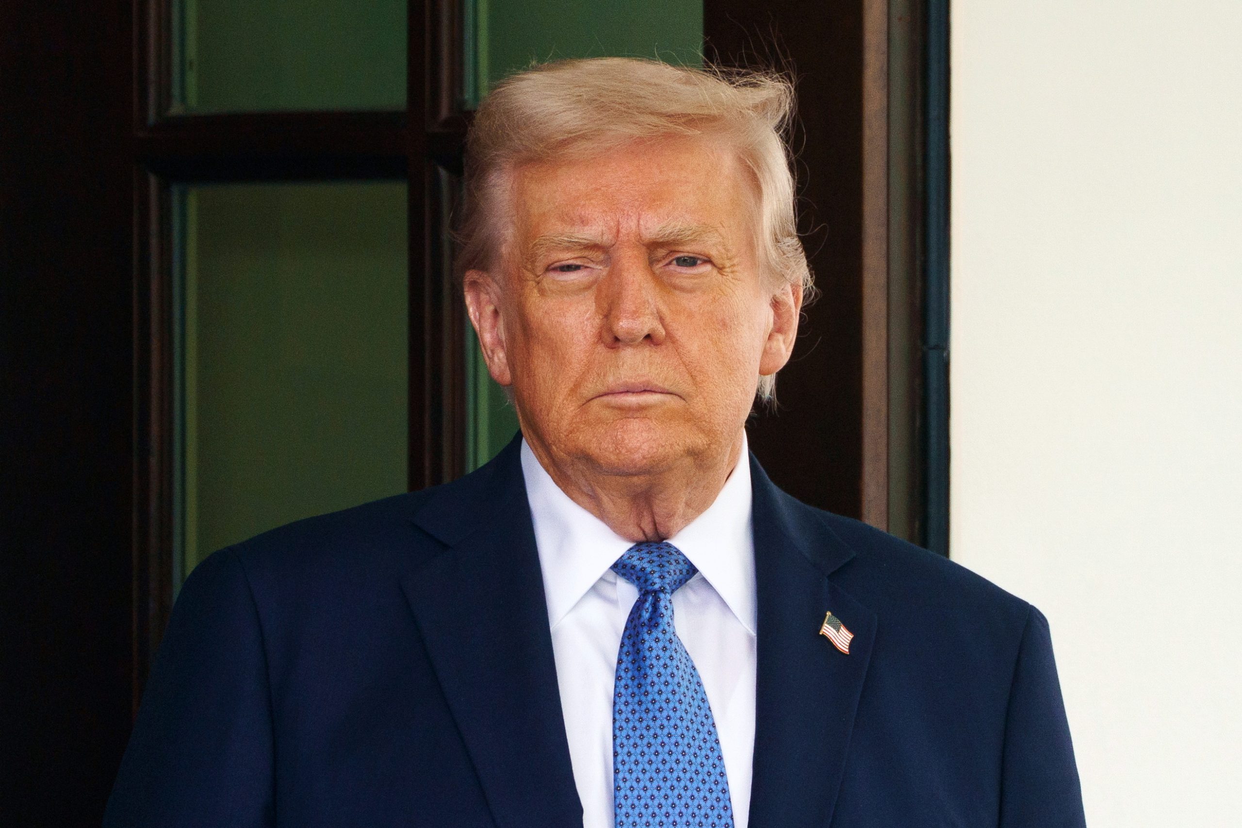 Trump pede uso gratuito dos canais do Panamá e do Suez. Panamá nega