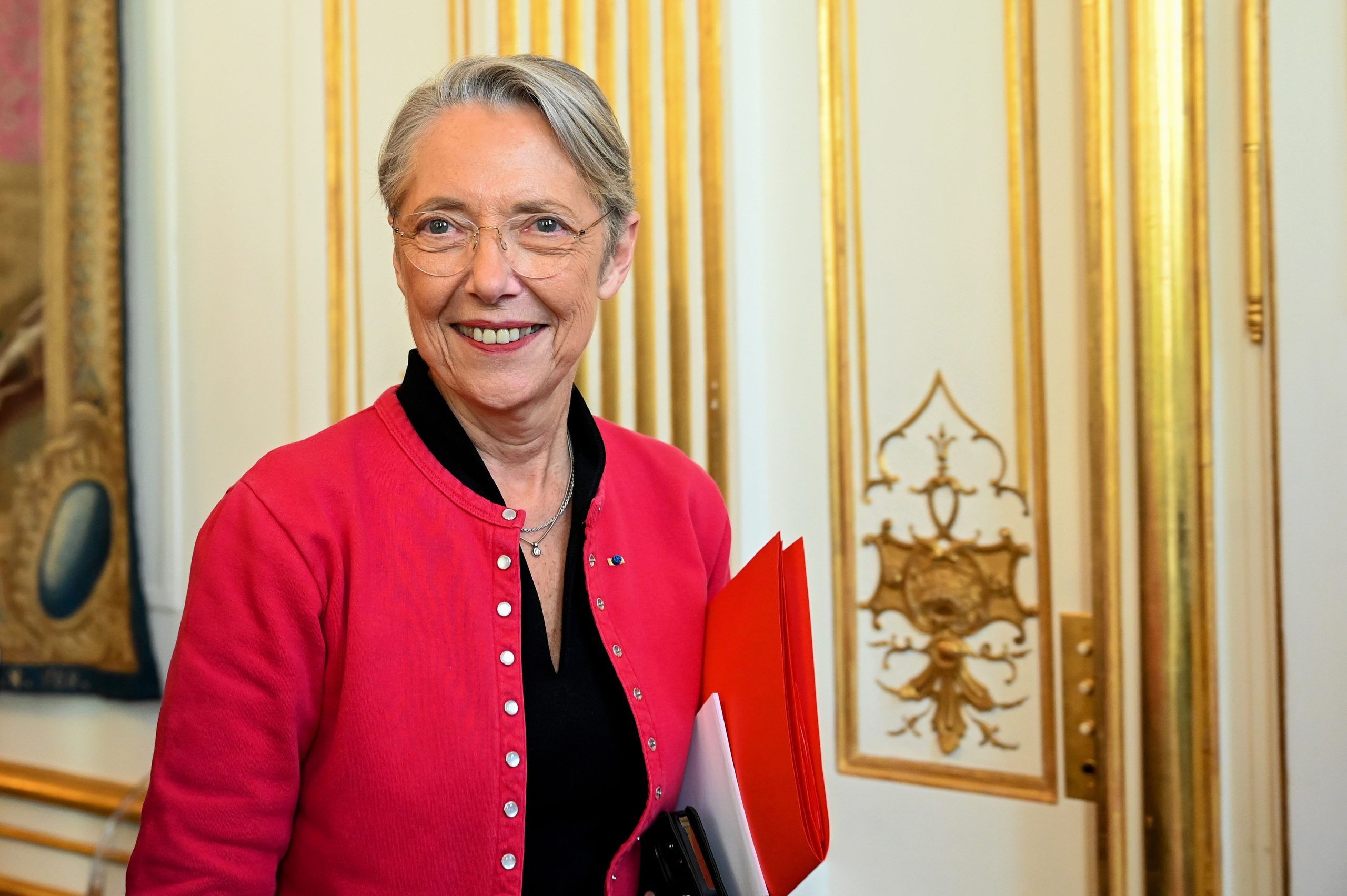 Elisabeth Borne: lei que aumenta a idade mínima de reforma de 62 para 64 é “difícil mas essencial para o sistema”