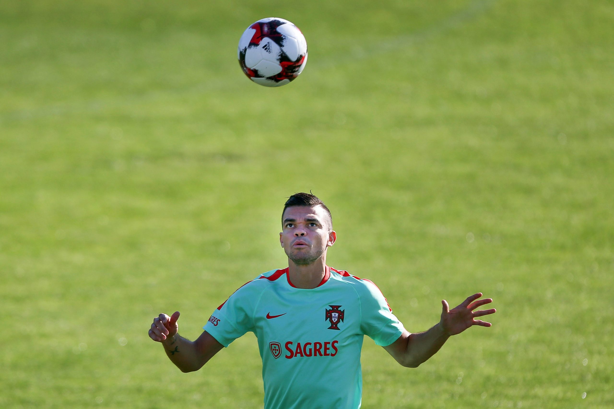 Pepe com microrrotura falha últimos jogos pelo Besiktas