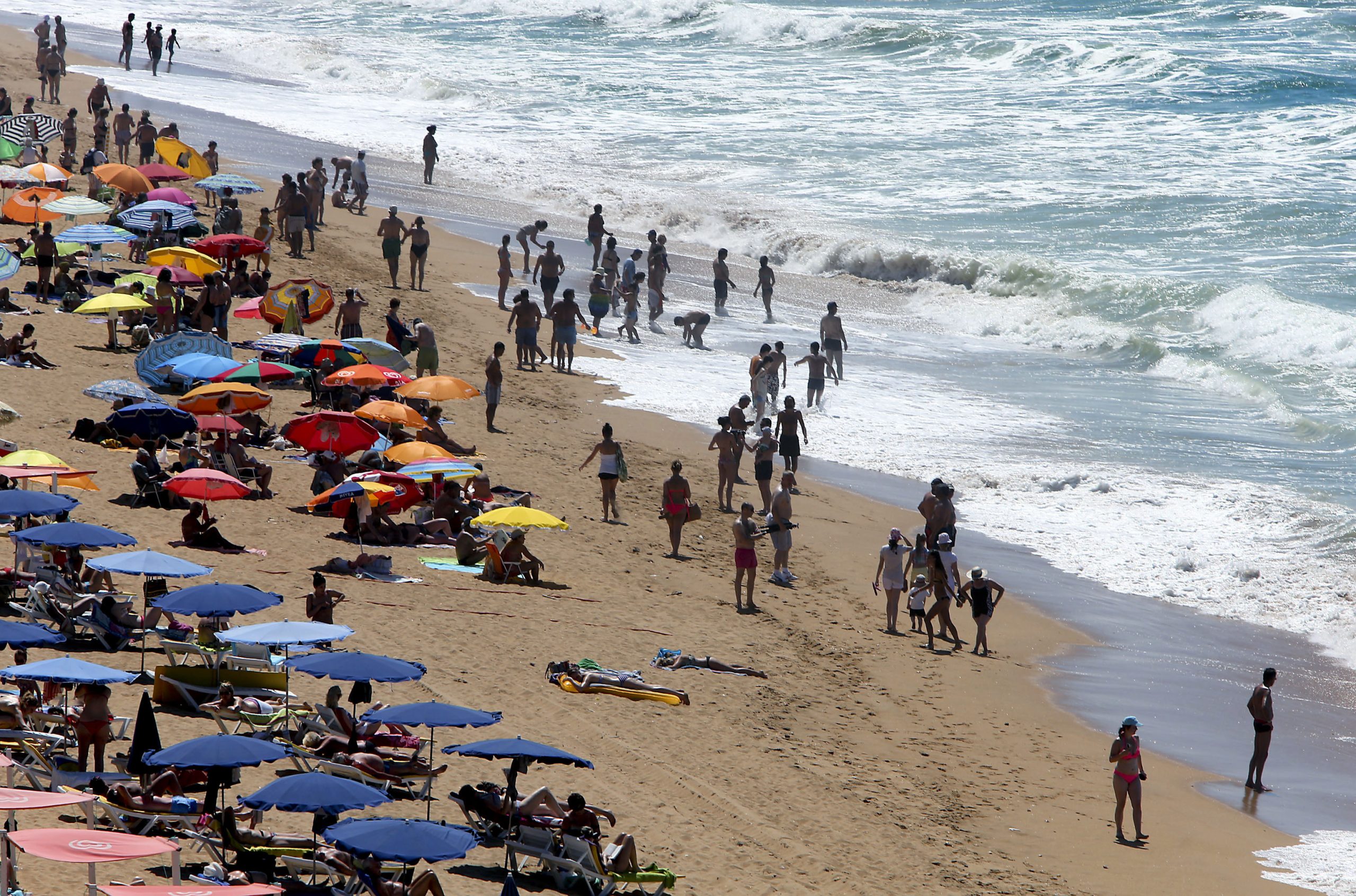 Duas praias de Albufeira fechadas a banhos por sujidade na água