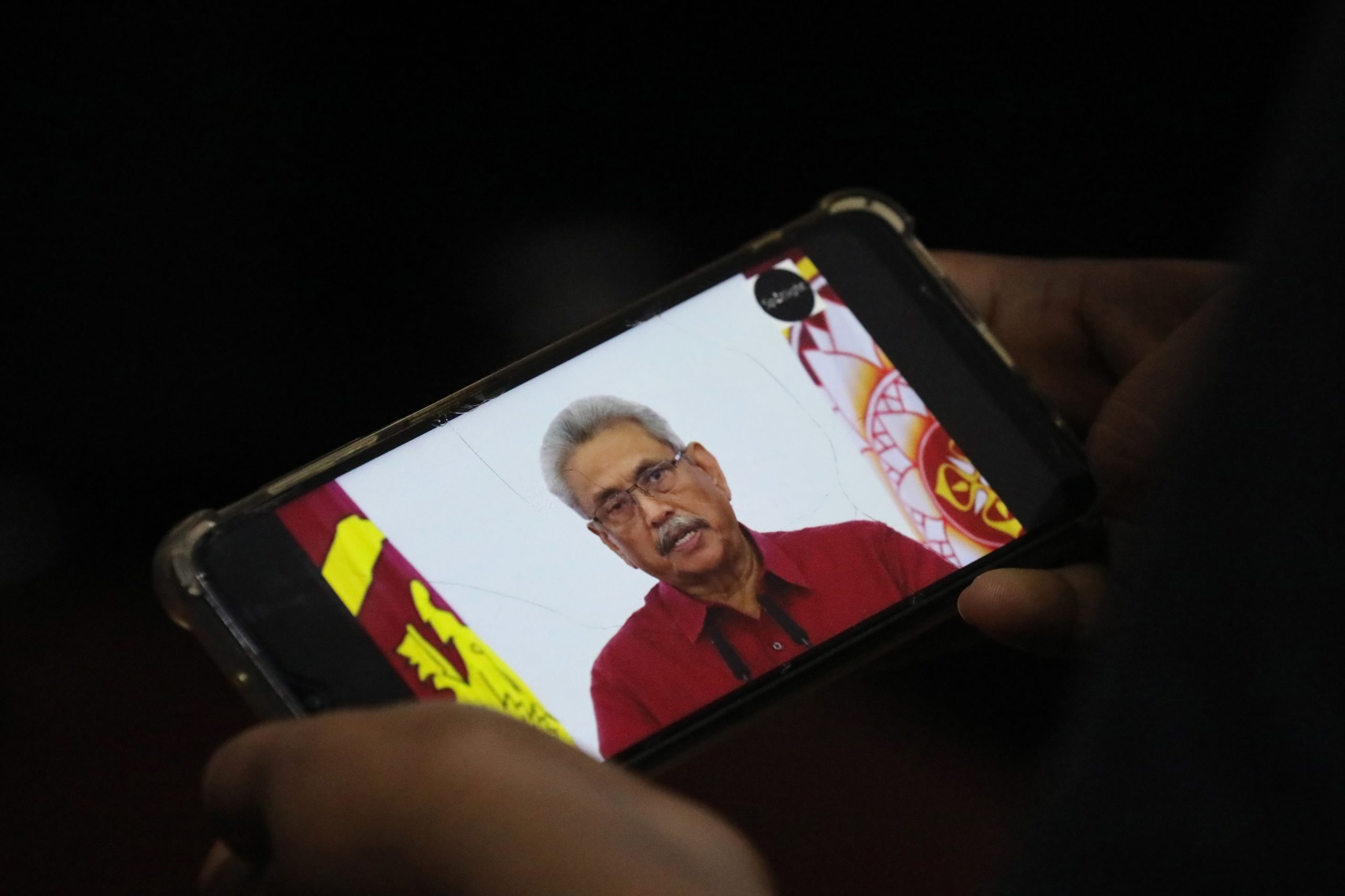 Presidente do Sri Lanka pede a Putin acesso ao petróleo russo