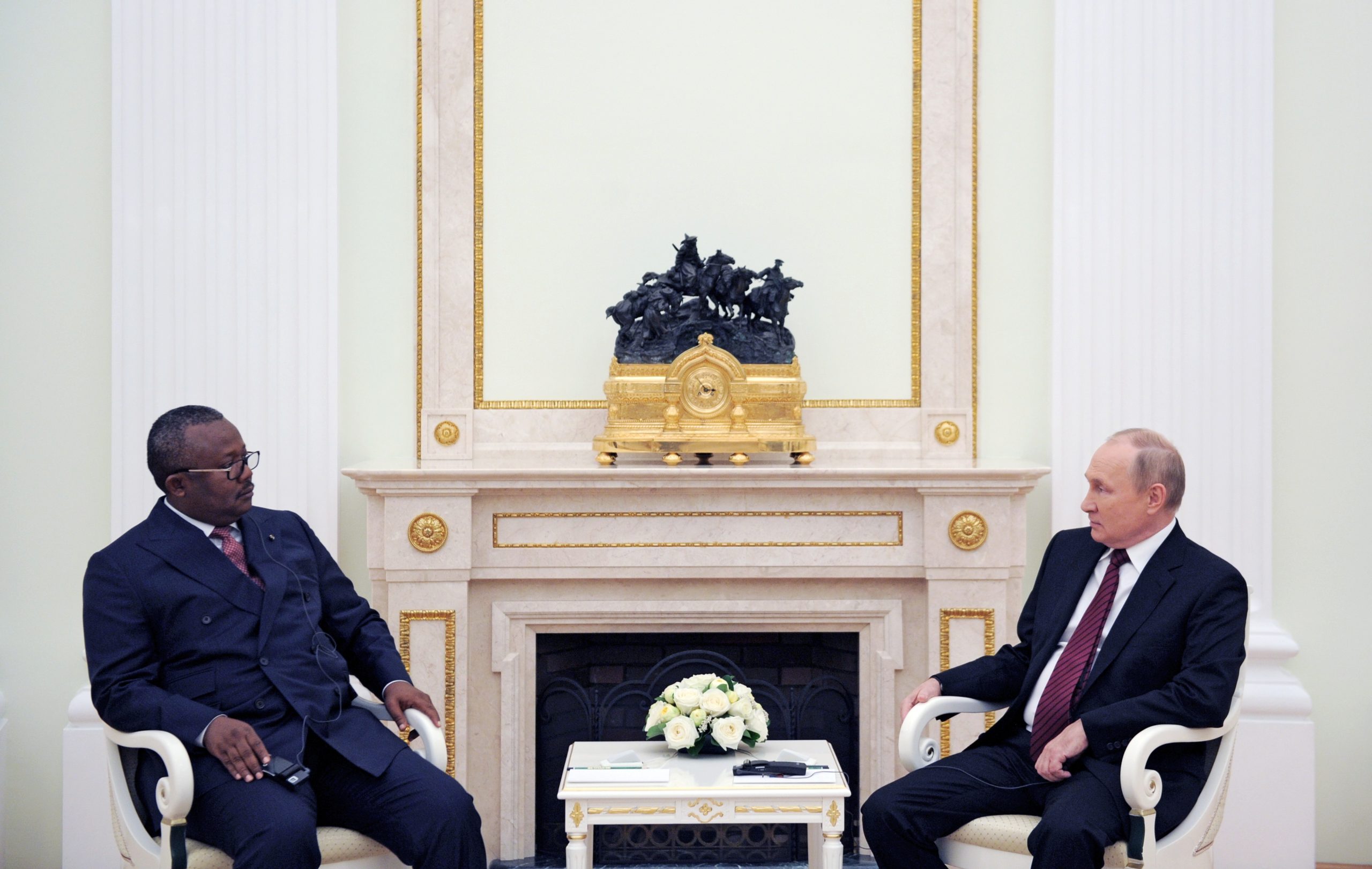 Presidente da Guiné-Bissau apela ao diálogo em visita a Putin em Moscovo