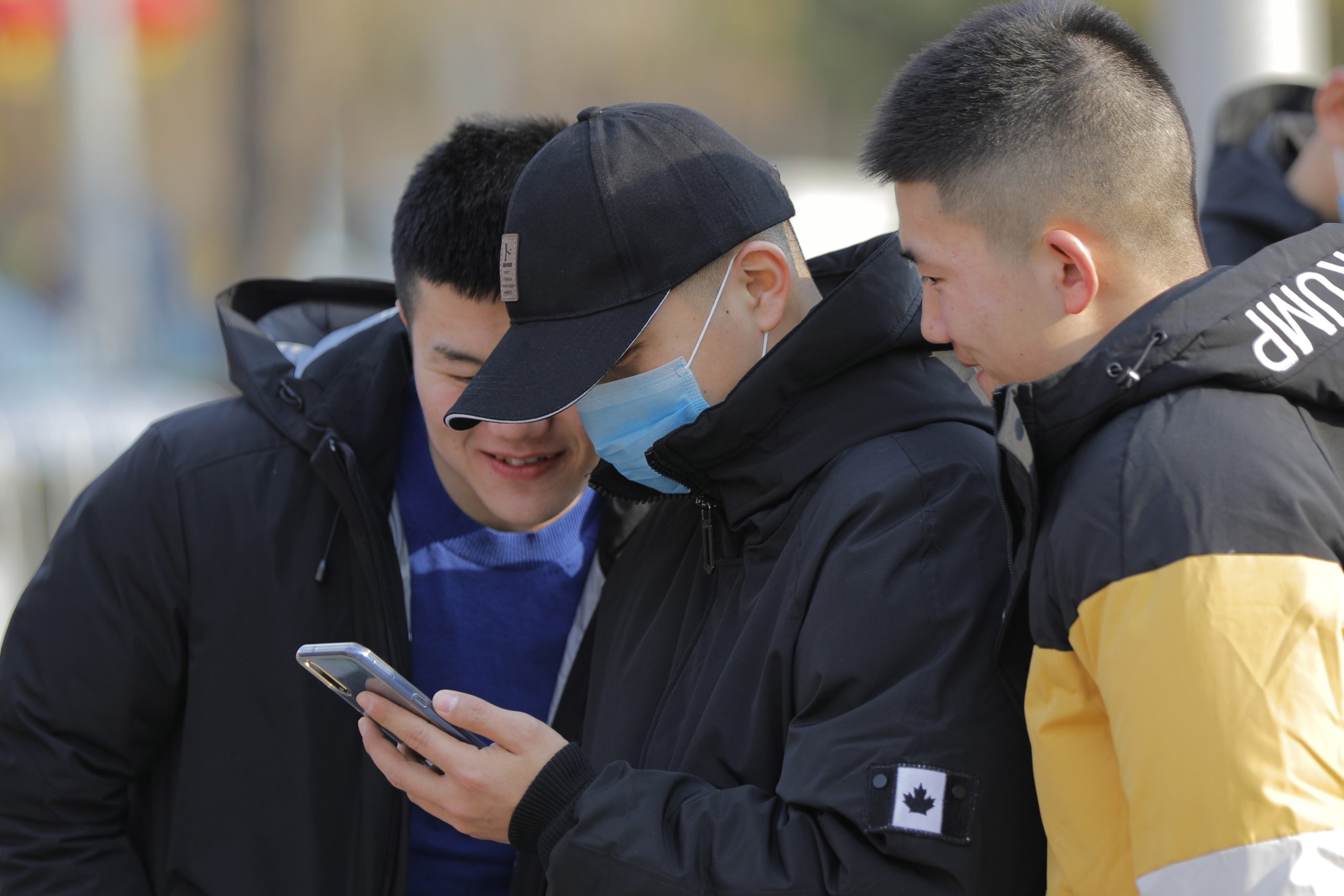 A cidade Wuhan, com 11 milhões de habitantes e epicentro do coronavírus, está isolada para conter disseminação
