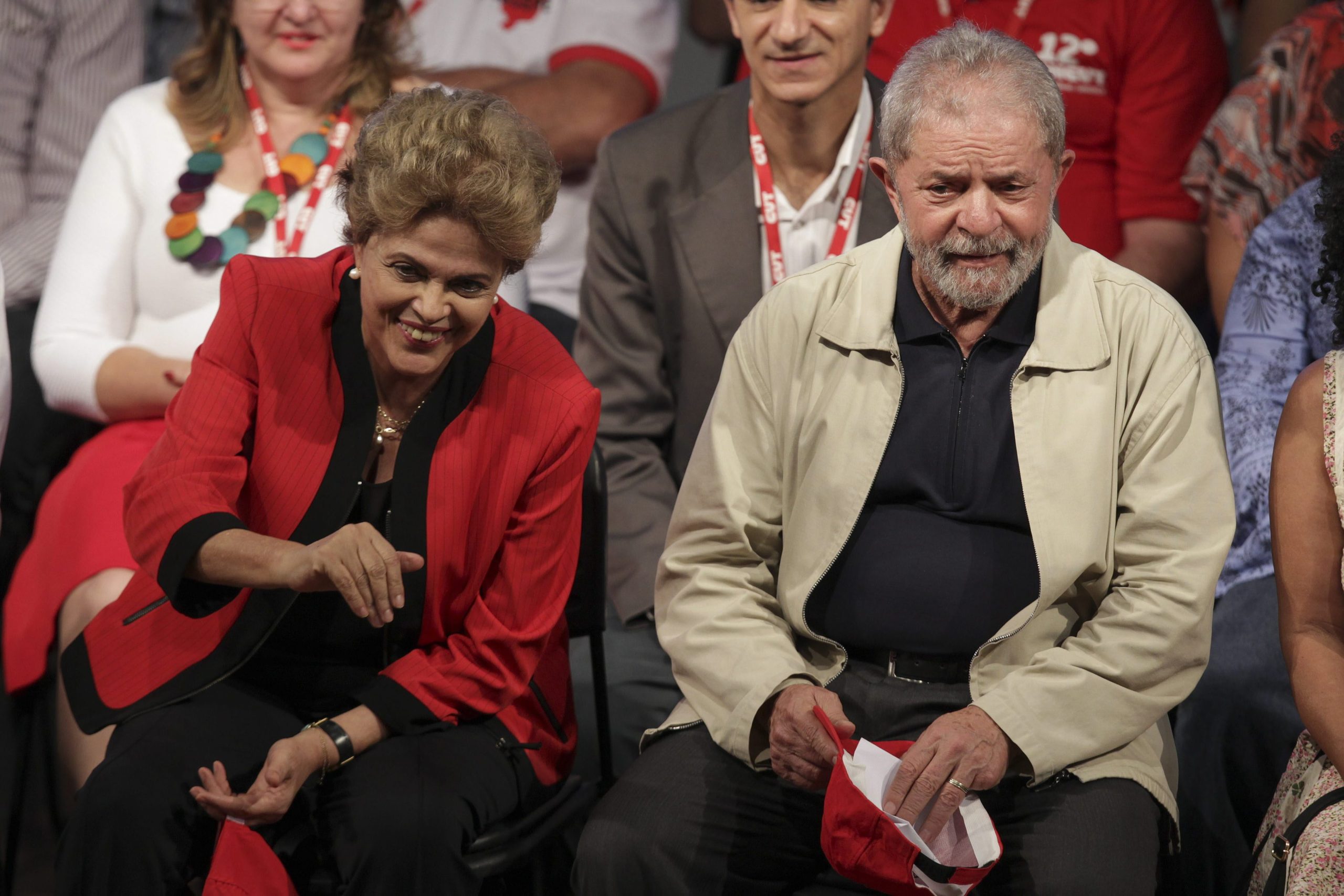 Ex-presidentes Lula da Silva e Dilma Rousseff participam no Fórum Social Mundial