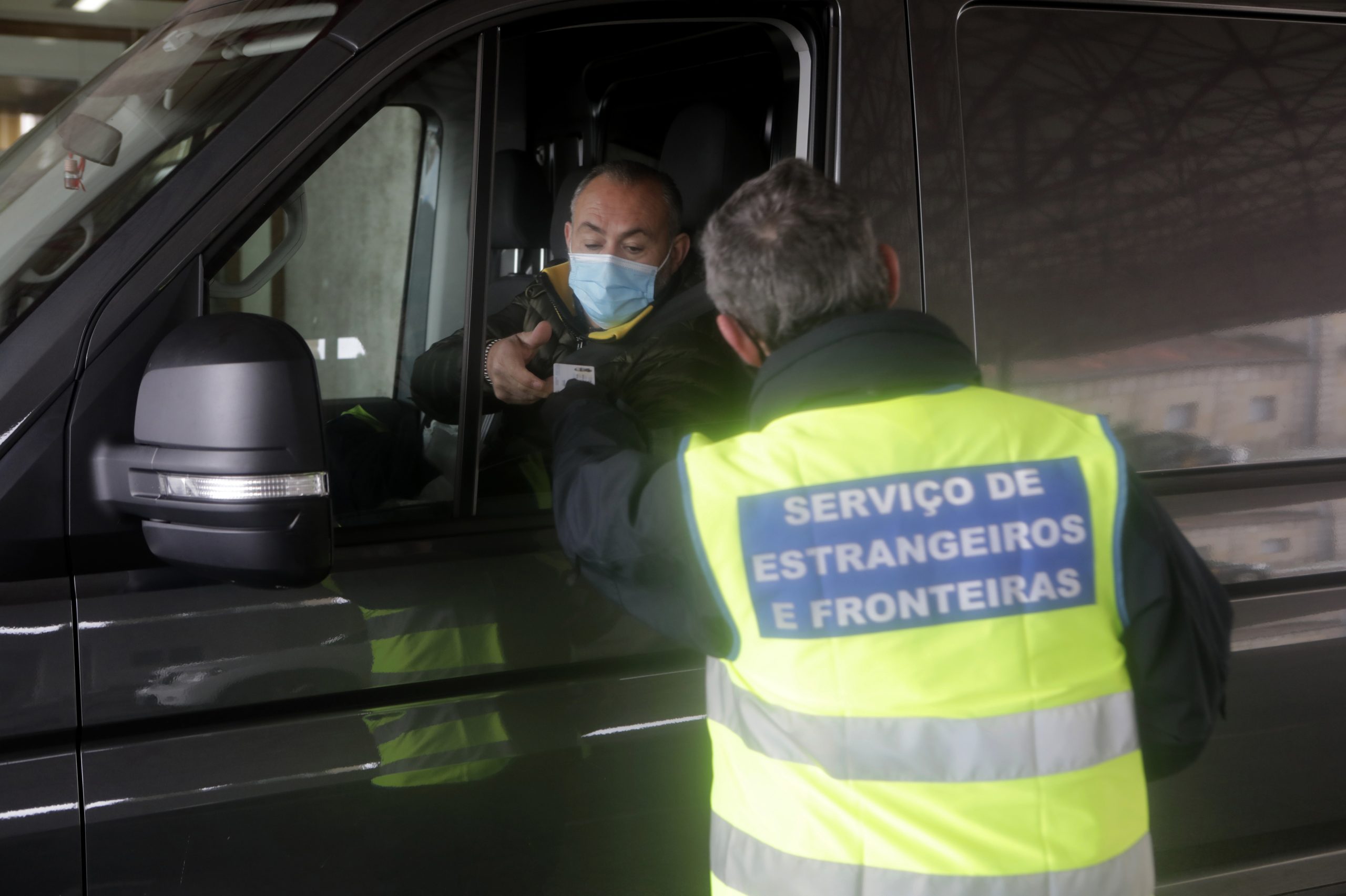 Mais de 4.000 cidadãos controlados após reposição de fronteiras com Espanha