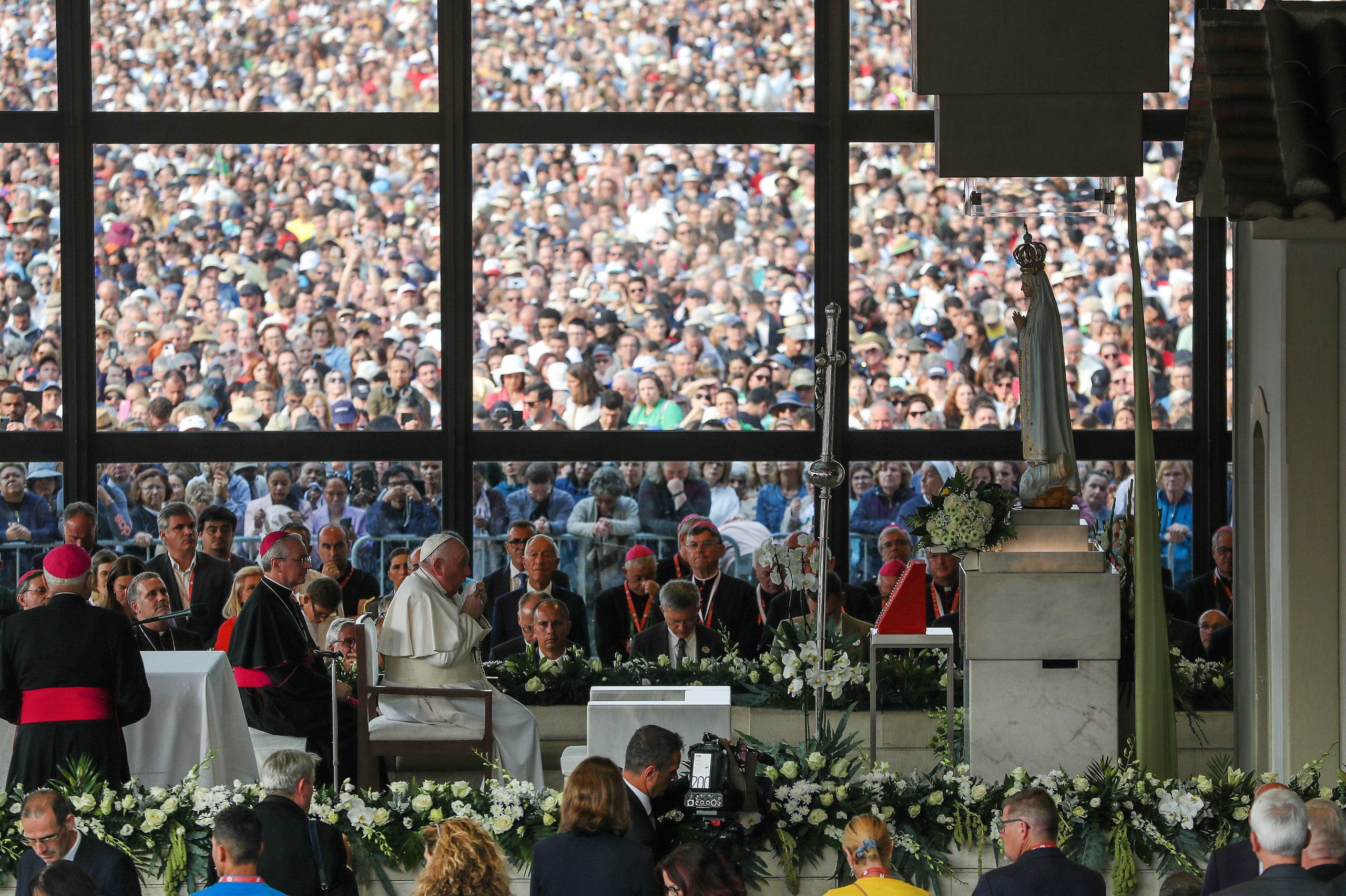 Mais uma vez de improviso, Papa Francisco afirma: “Nossa Senhora é a nossa Mãe e uma mãe tem sempre a casa aberta a todos”