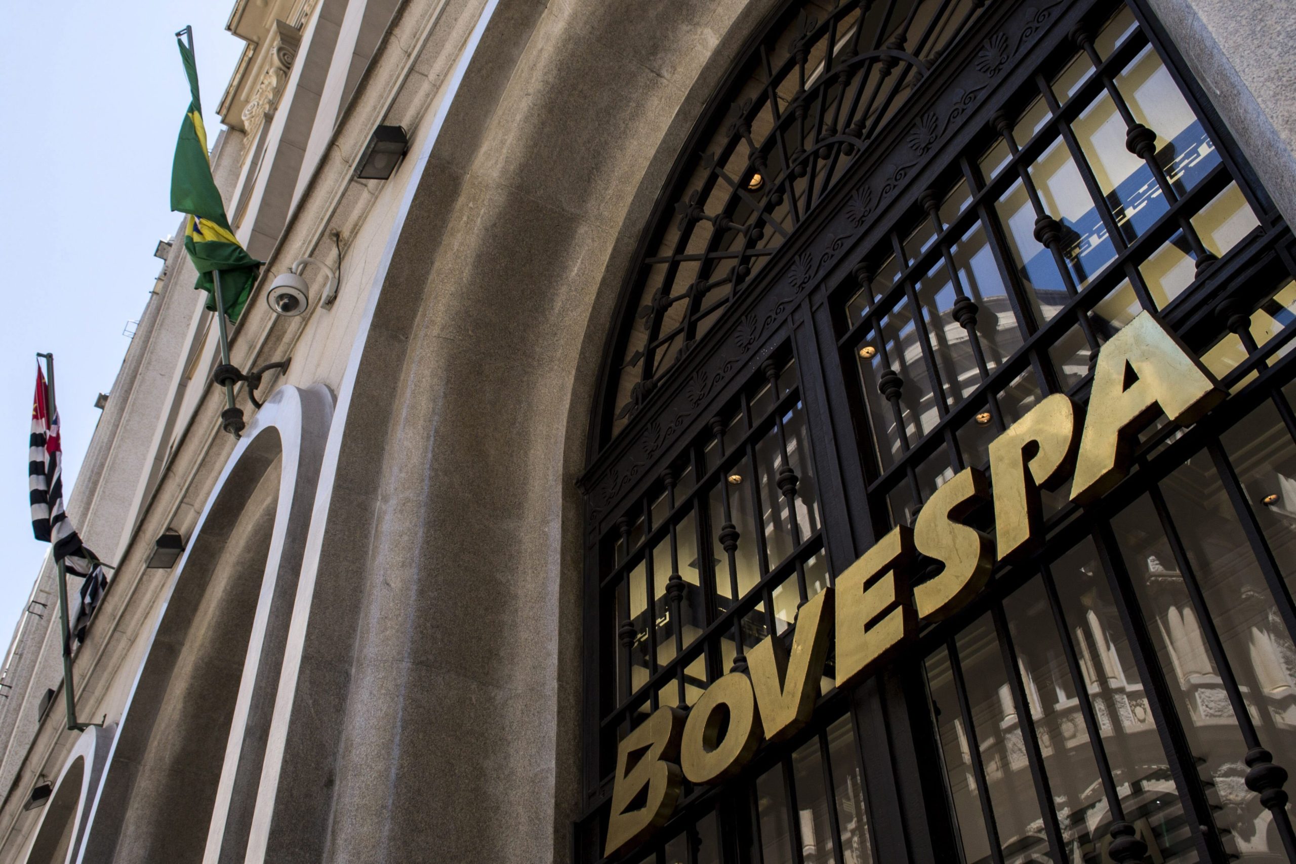 Bolsa de Valores de São Paulo em alta com anúncio da condenação de Lula da Silva