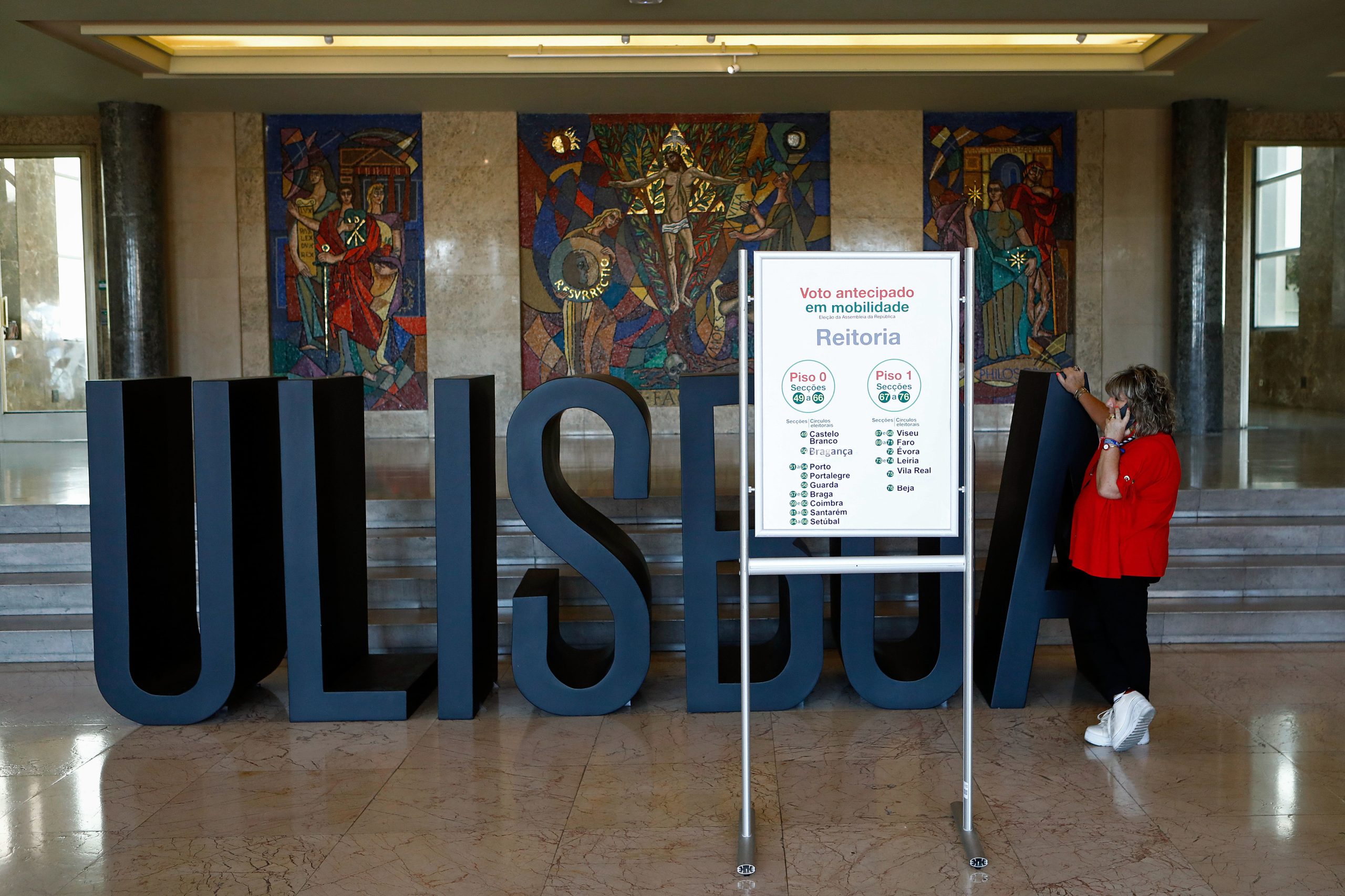 Eleições: Voto antecipado em Lisboa sem filas ou constrangimentos