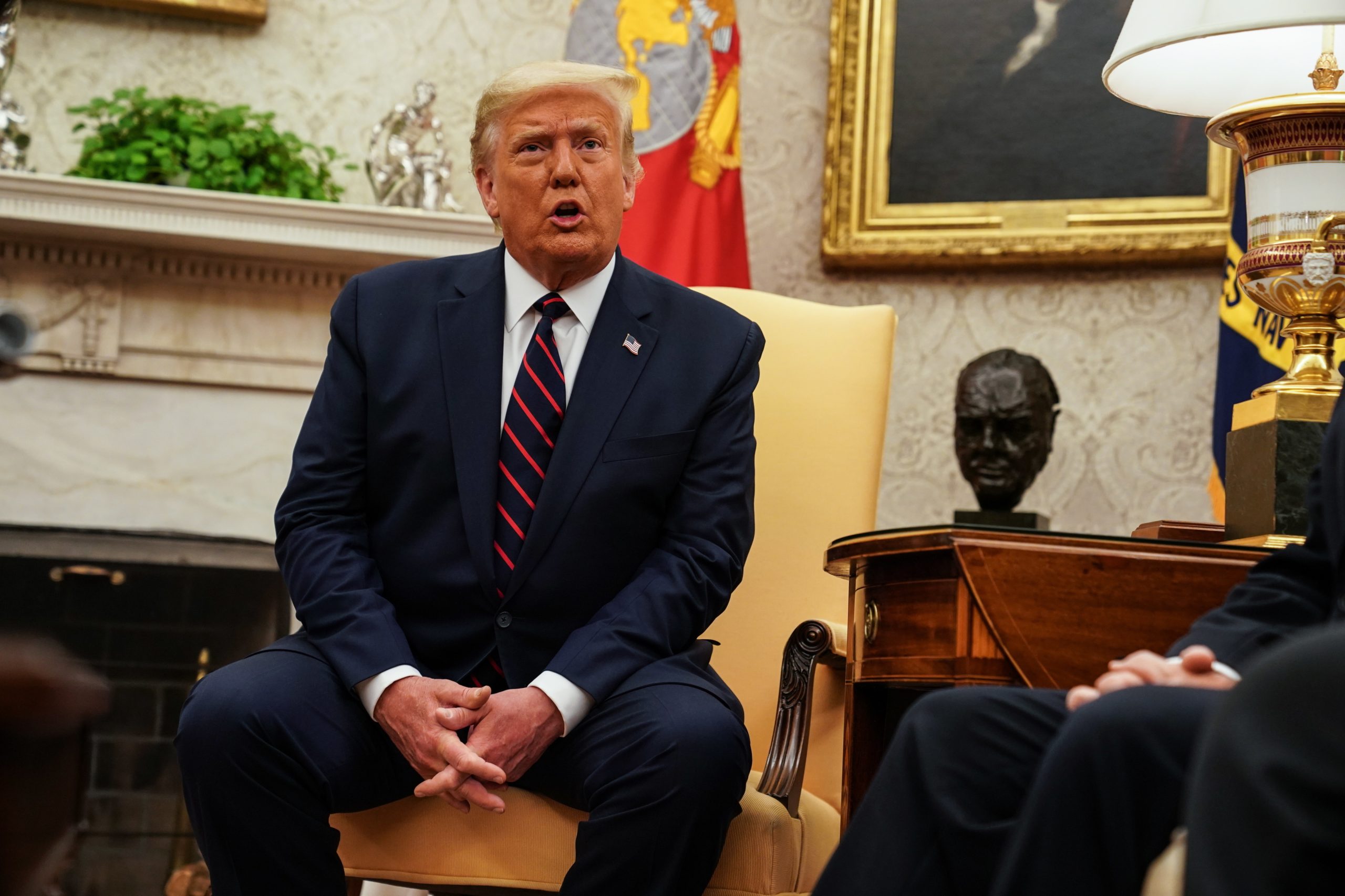 Trump afirma desconhecer projeto de Steve Bannon sobre muro com o México