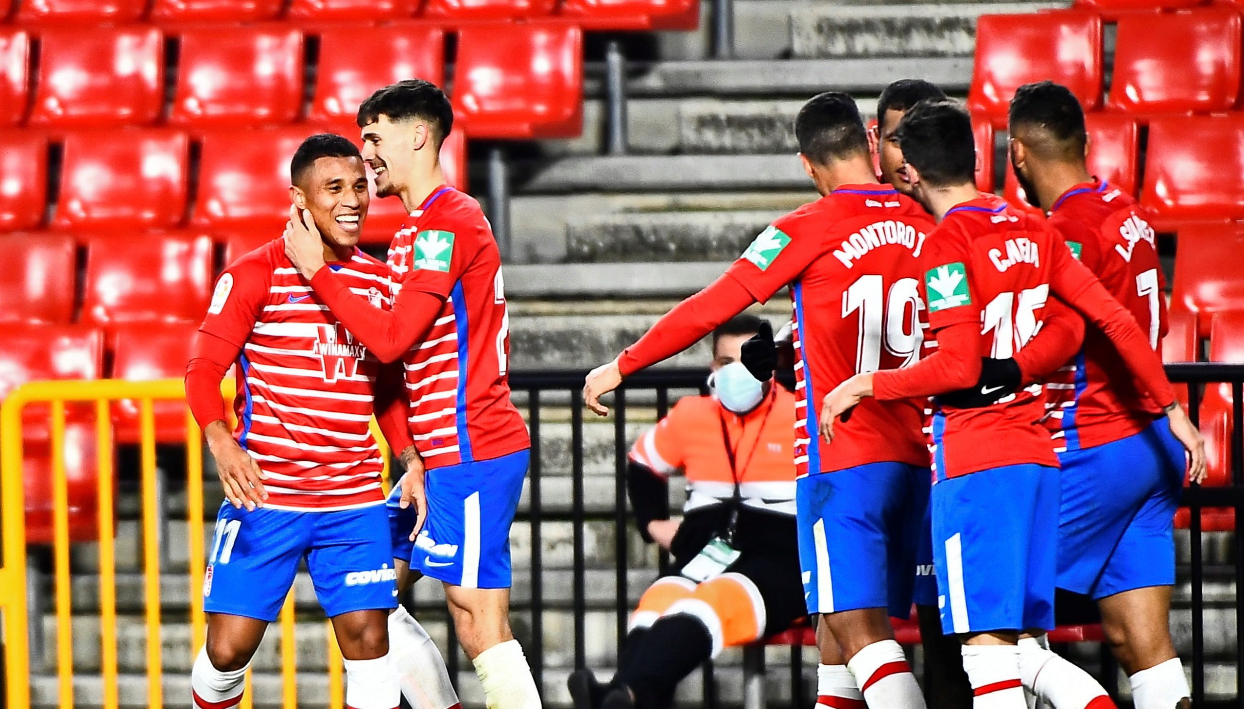 Granada vence jogo em atraso da Liga espanhola