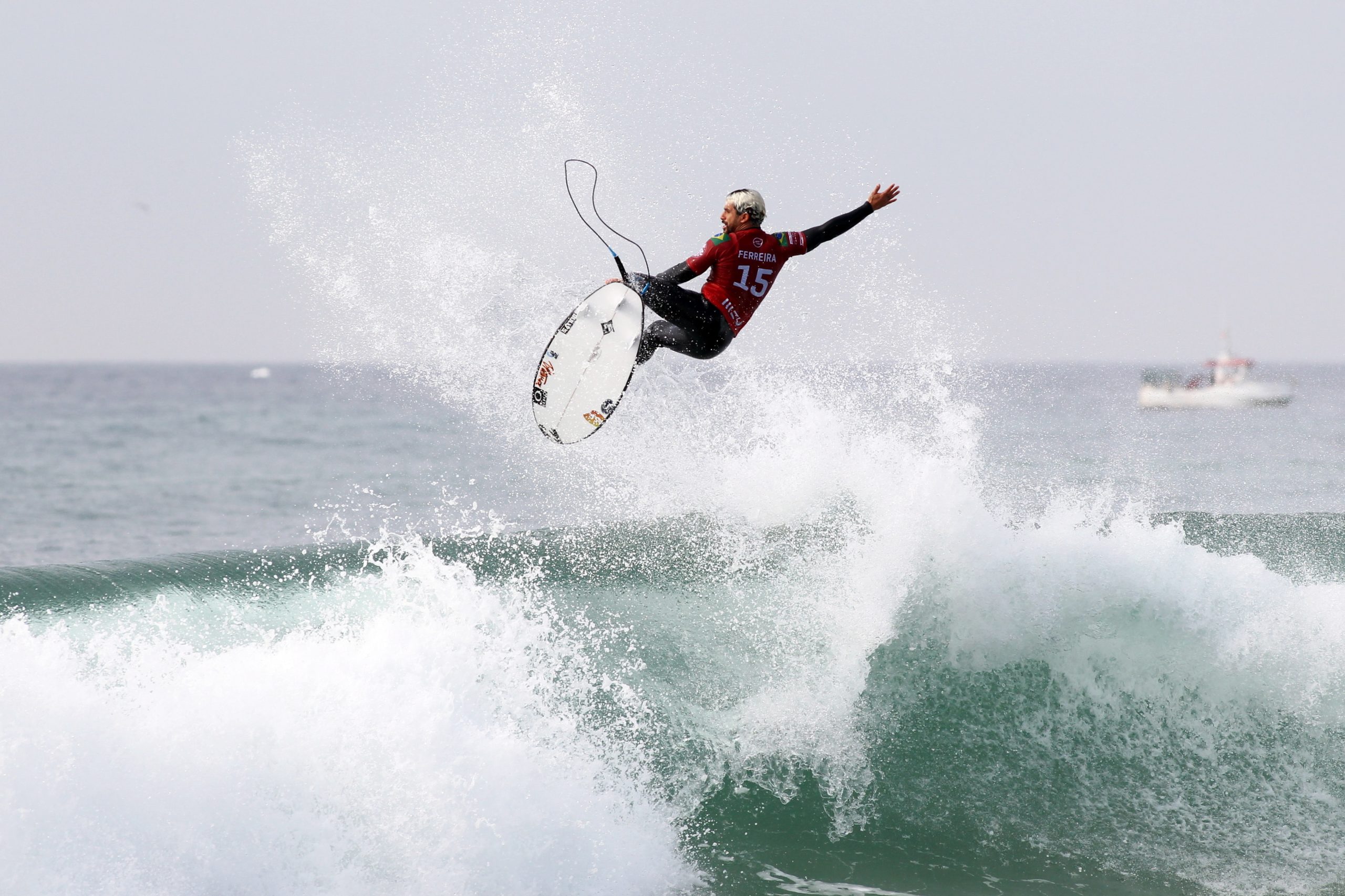 Ítalo Ferreira vence em Peniche e assume liderança do ‘ranking’ mundial de surf