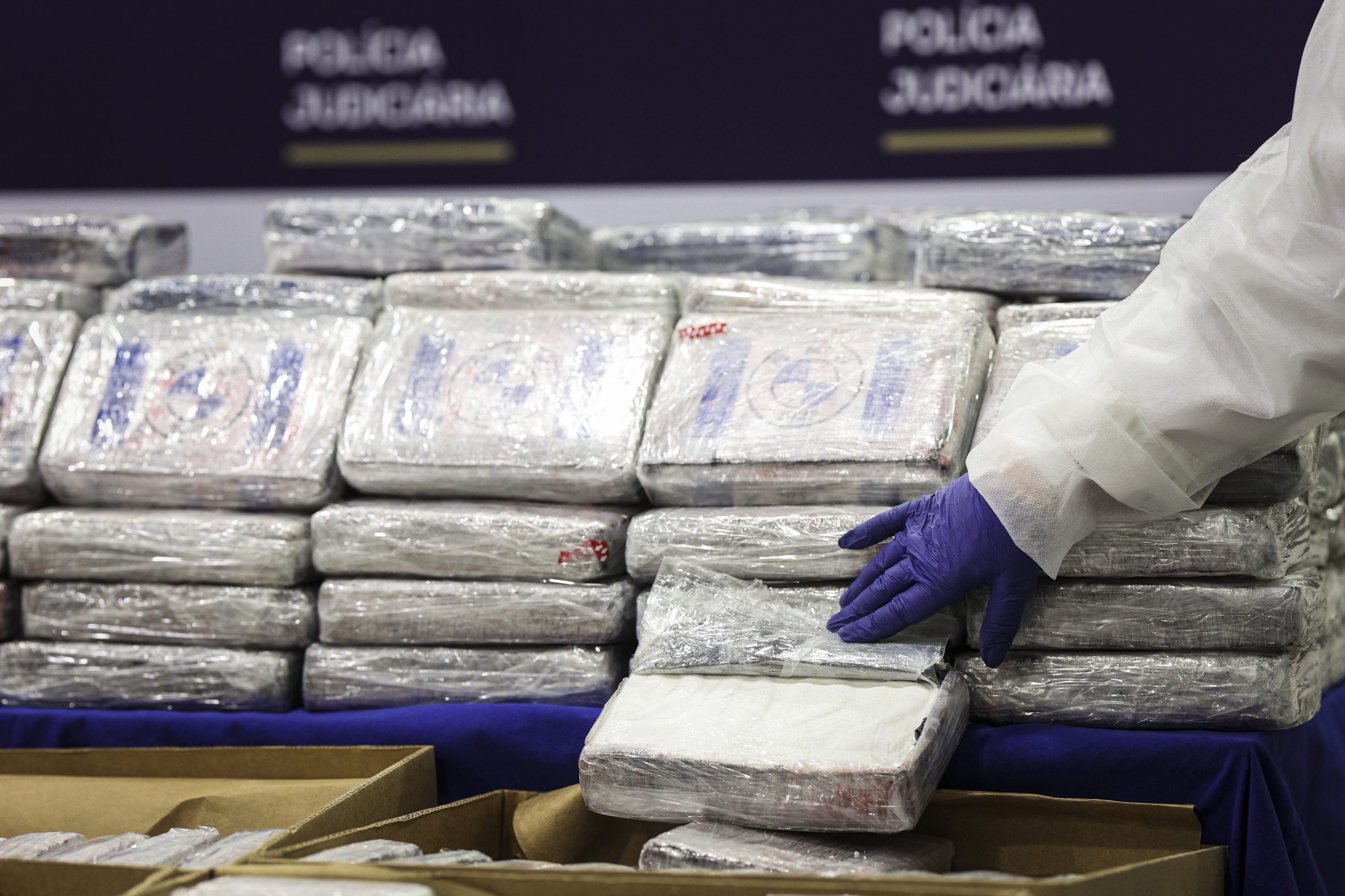 PJ interceta duas embarcações de pesca com mais de sete toneladas de cocaína ao largo de Lisboa