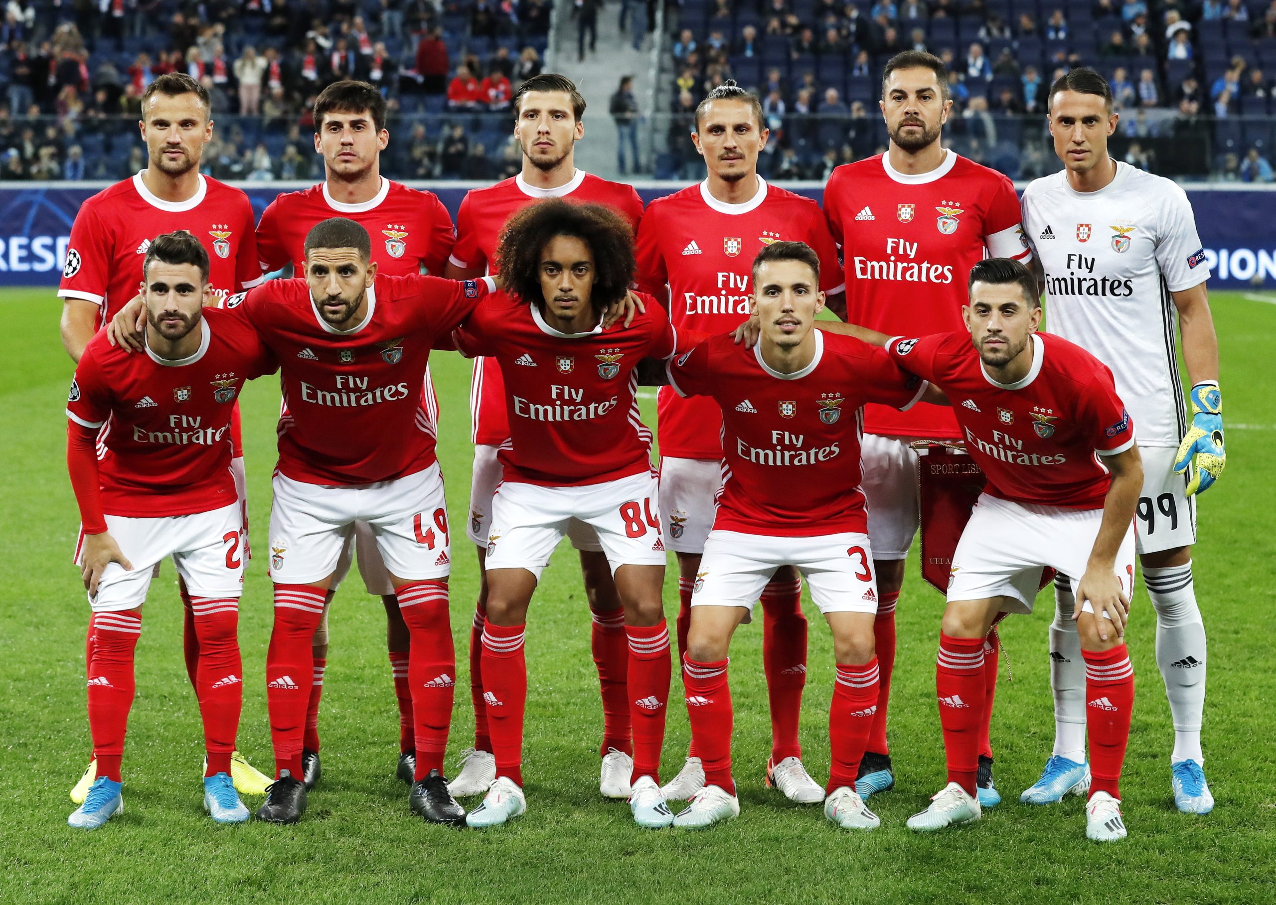 Benfica volta ao ‘pesadelo’ europeu obrigado a ganhar ao Lyon