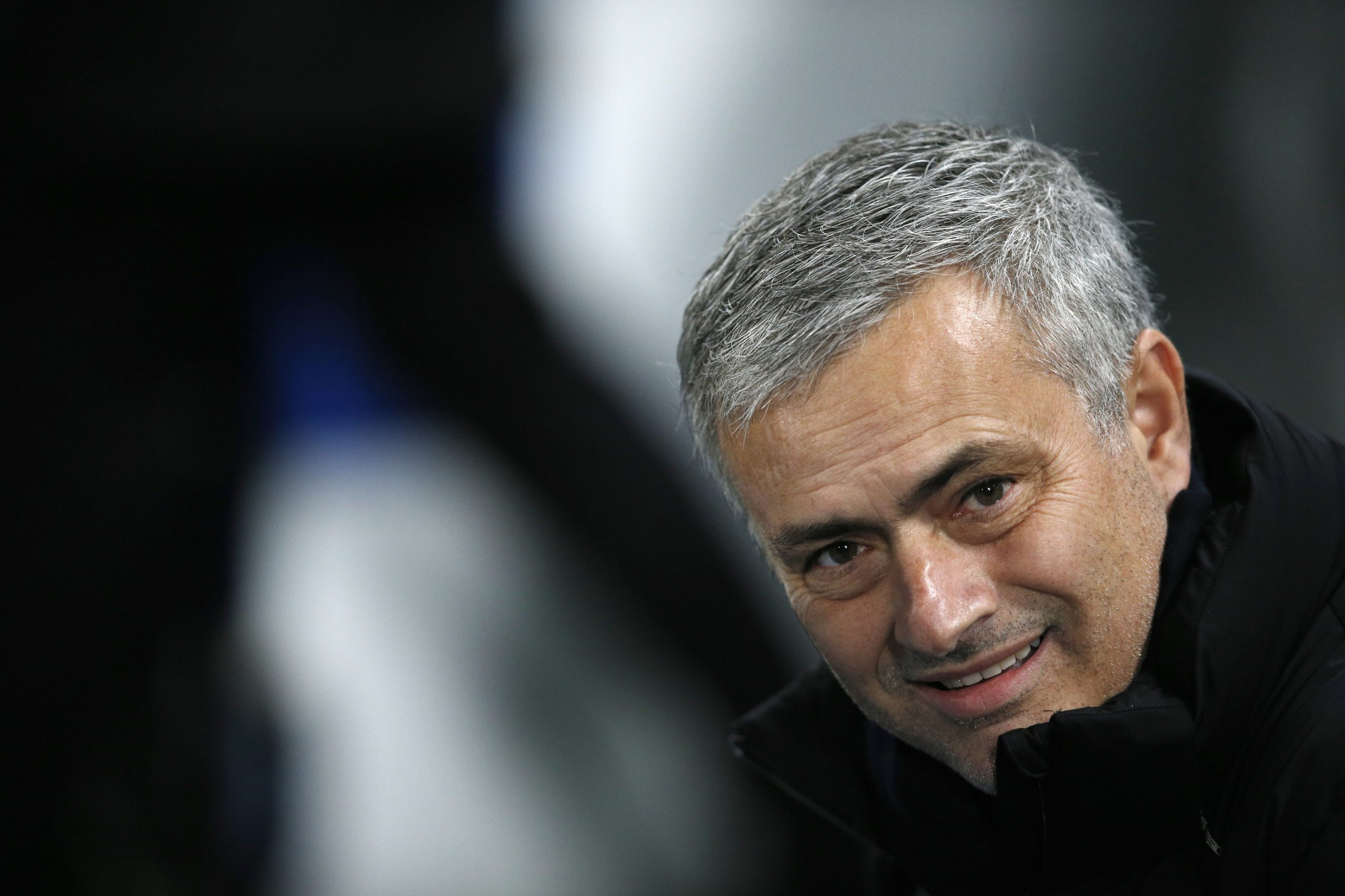 José Mourinho chega aos 25 troféus, em atípica época de estreia no United