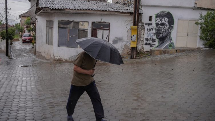 Mural Djokovic vandalizado no Kosovo