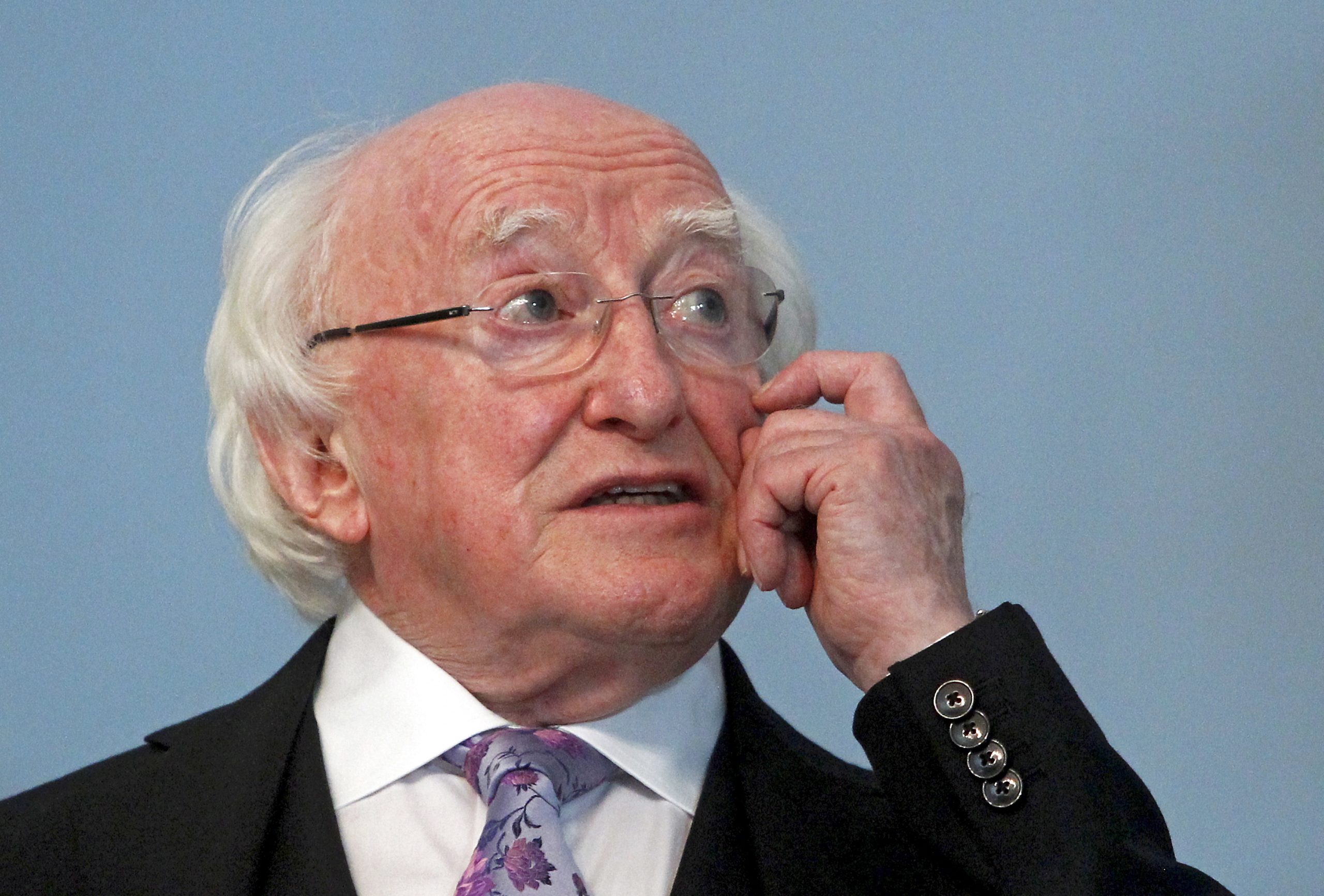 Irlandeses reelegem Michael Higgins como Presidente da República
