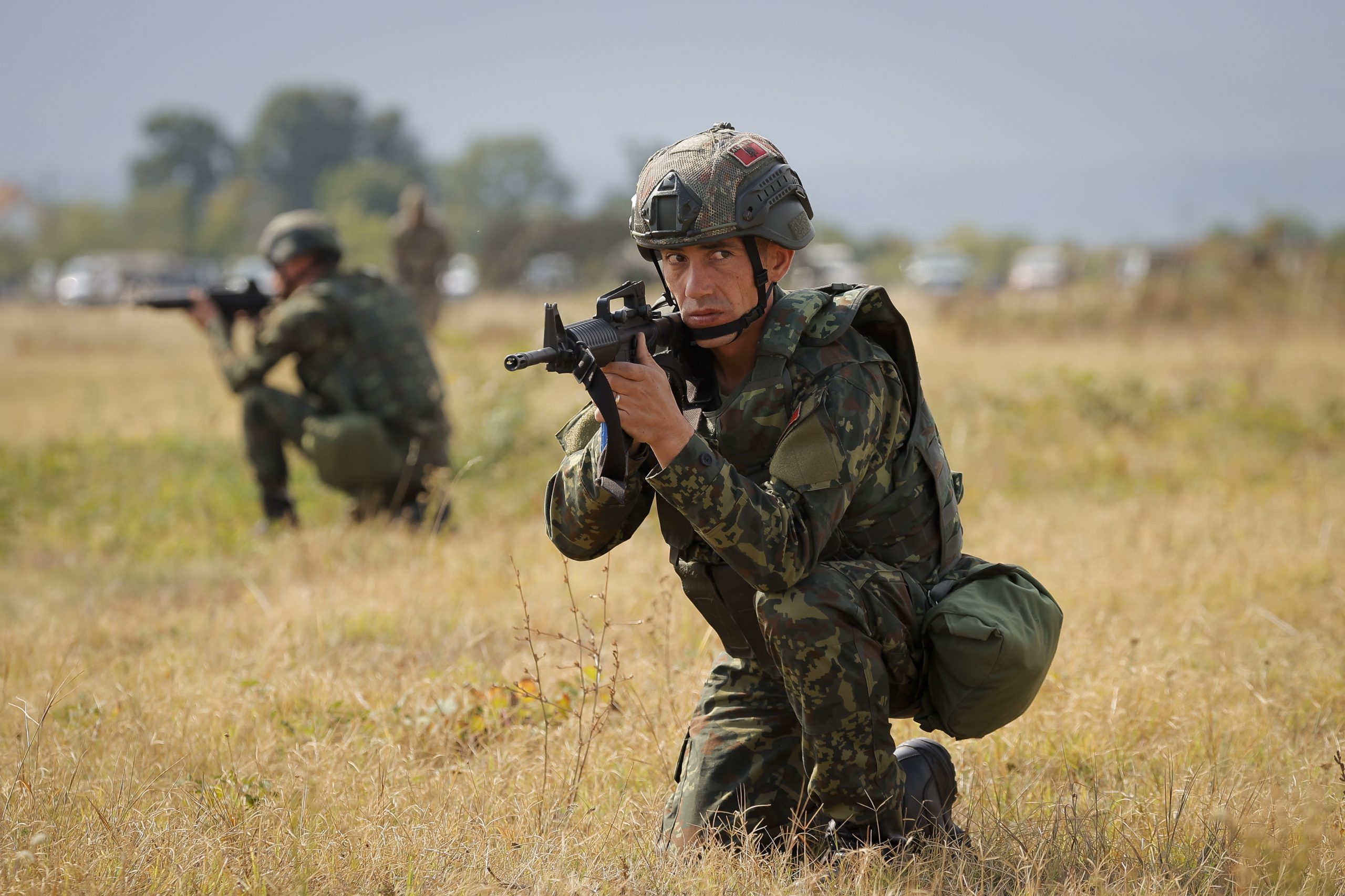 Força da NATO no Kosovo assegura que existem condições para garantir a segurança