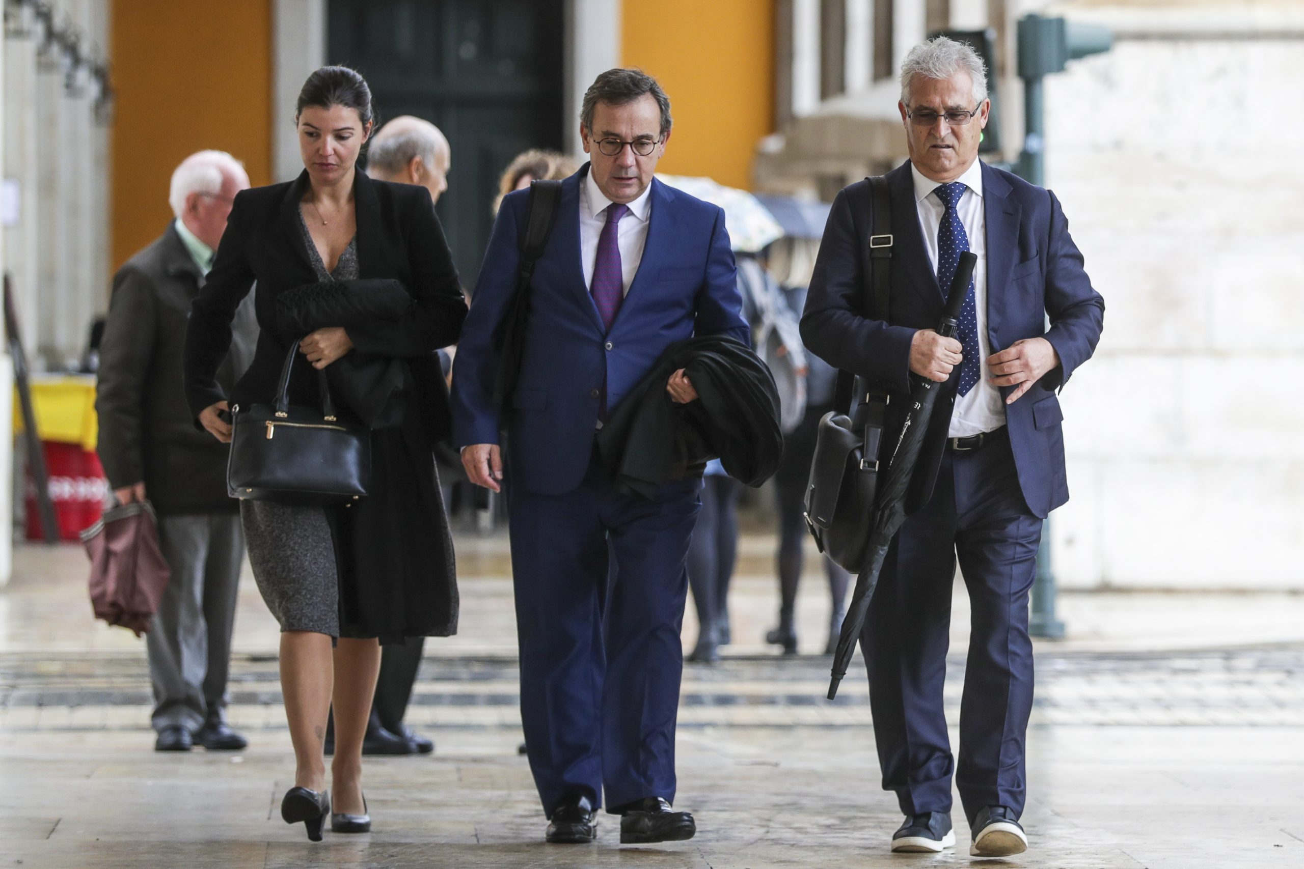 Advogados condenam acusação e defendem que arguidos não devem ir a julgamento