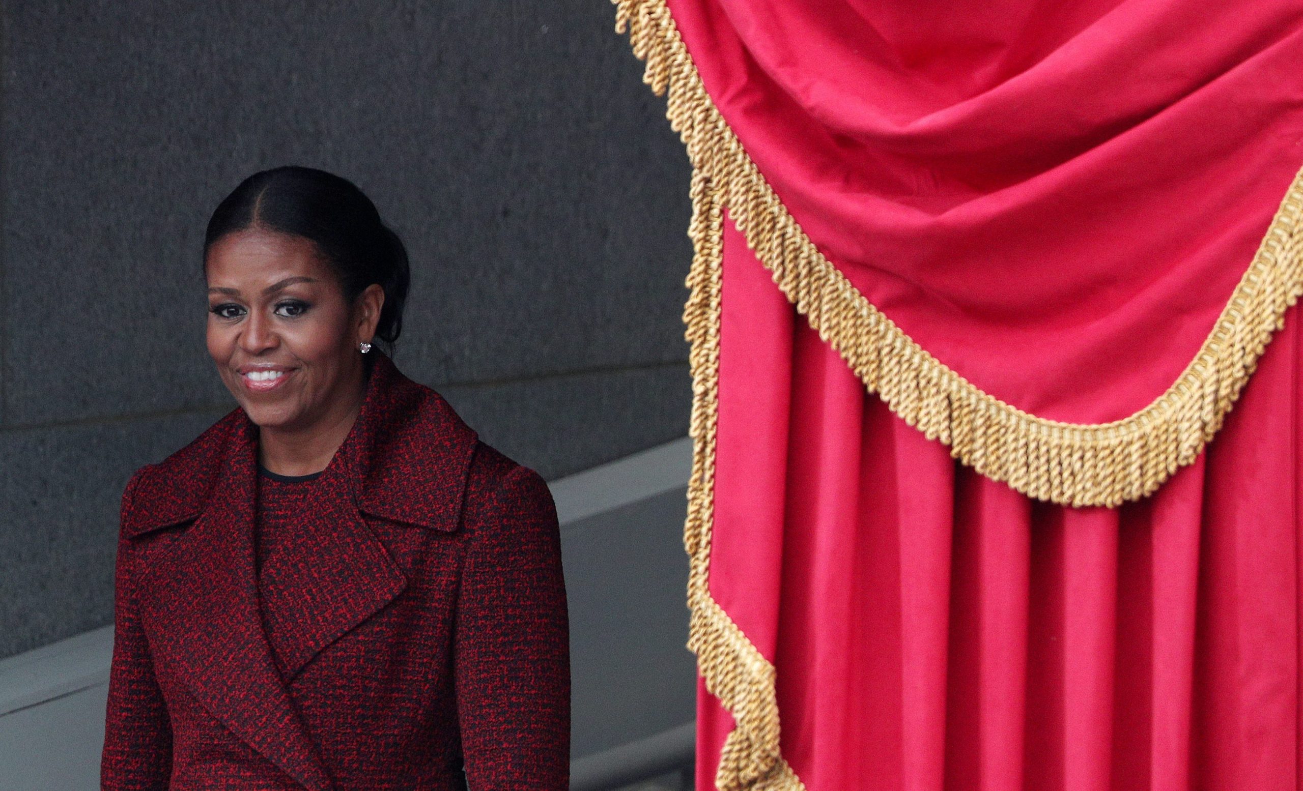 Livro de memórias de Michelle Obama lançado nos Estados Unidos
