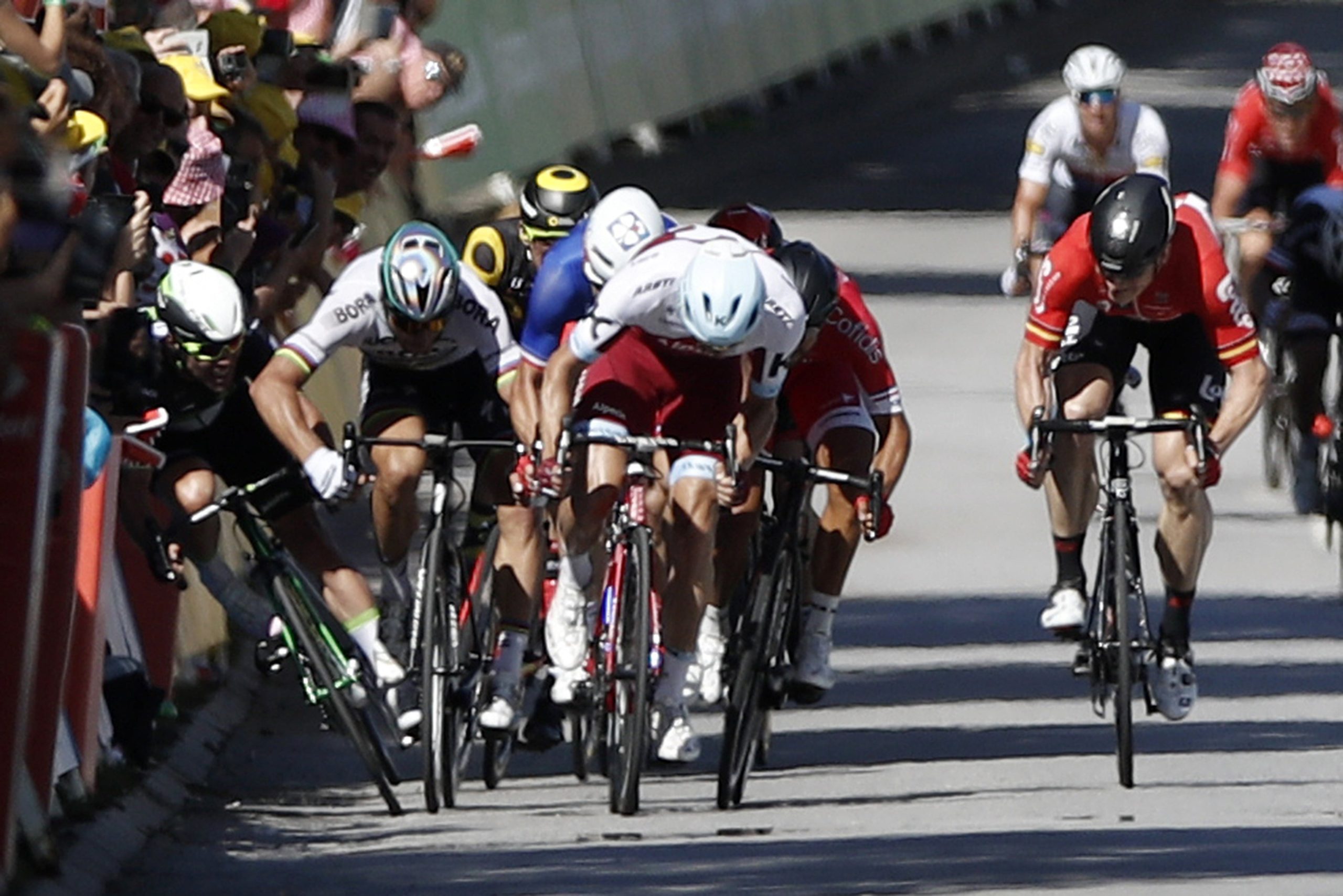 Sagan aceita exclusão do Tour, mas entende que não fez nada errado no ‘sprint’