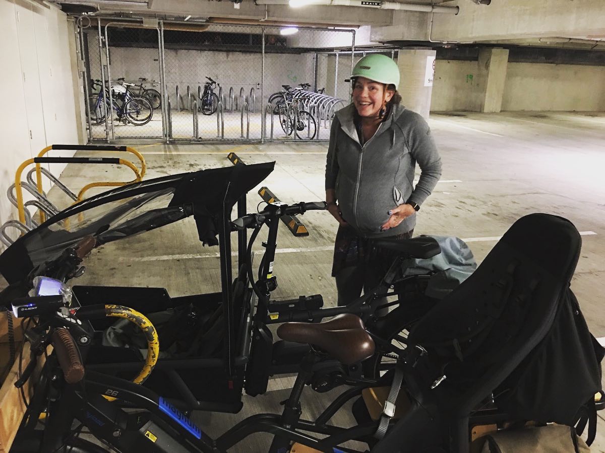 Deputada da Nova Zelândia foi de bicicleta para o hospital — em trabalho de parto