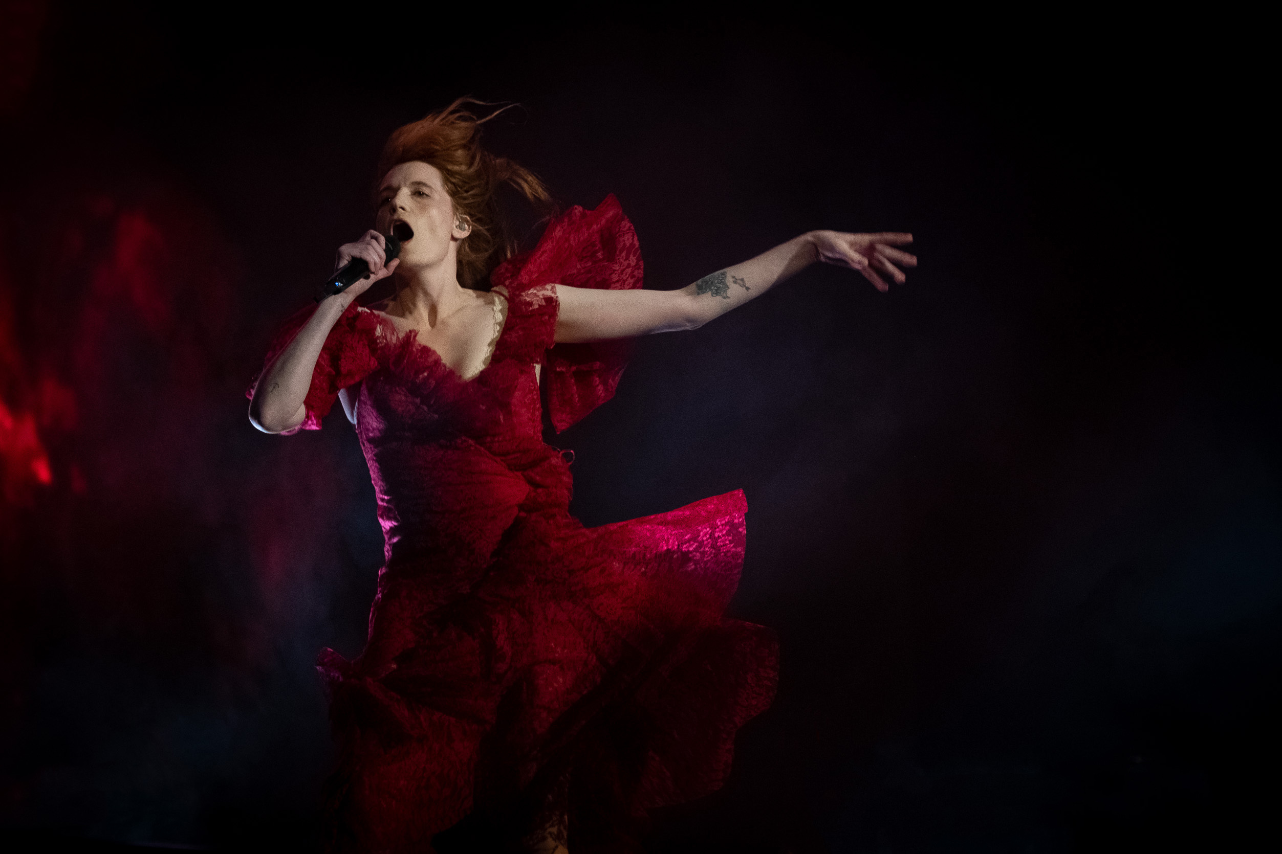 Larguem os telemóveis e sejam felizes. A bênção dos Florence + The Machine no NOS Alive