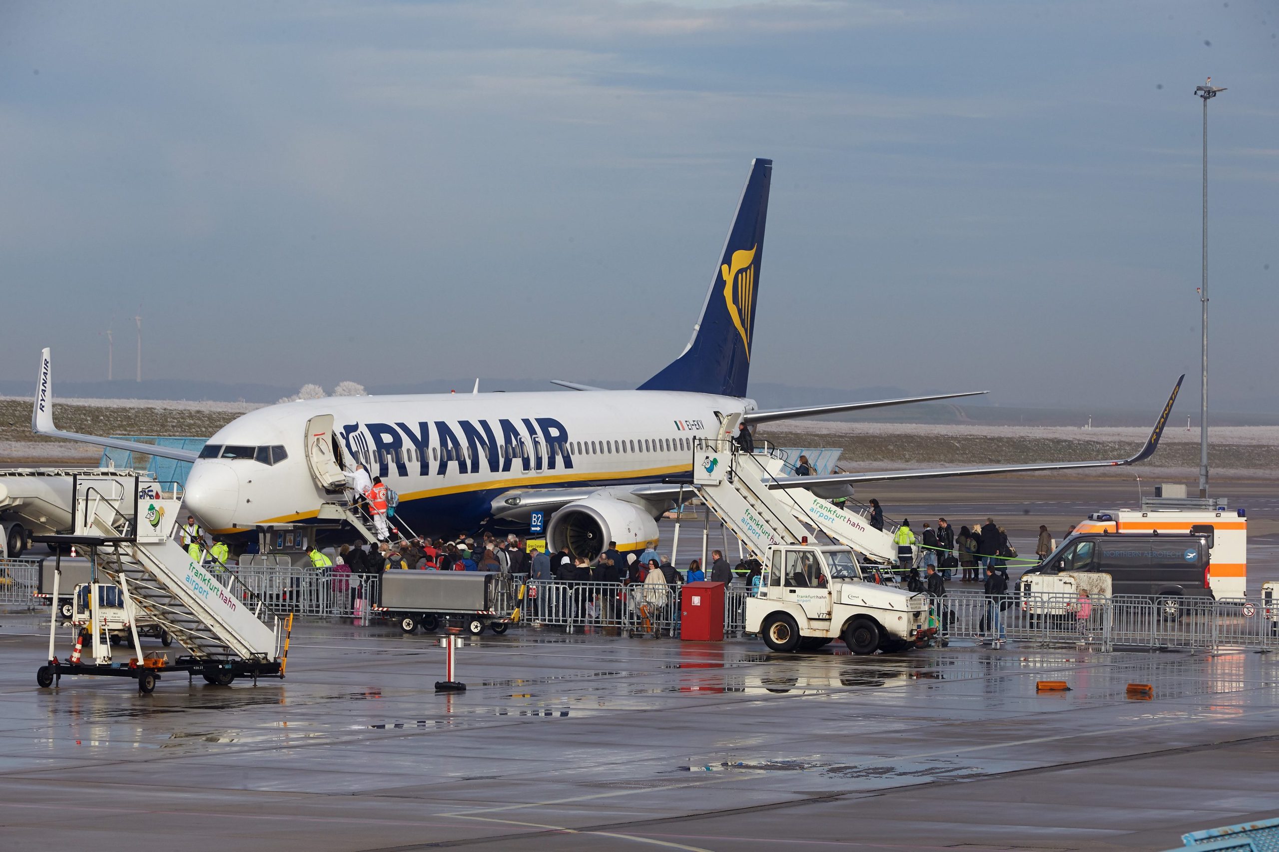 Sindicatos negoceiam greve europeia de tripulantes da Ryanair
