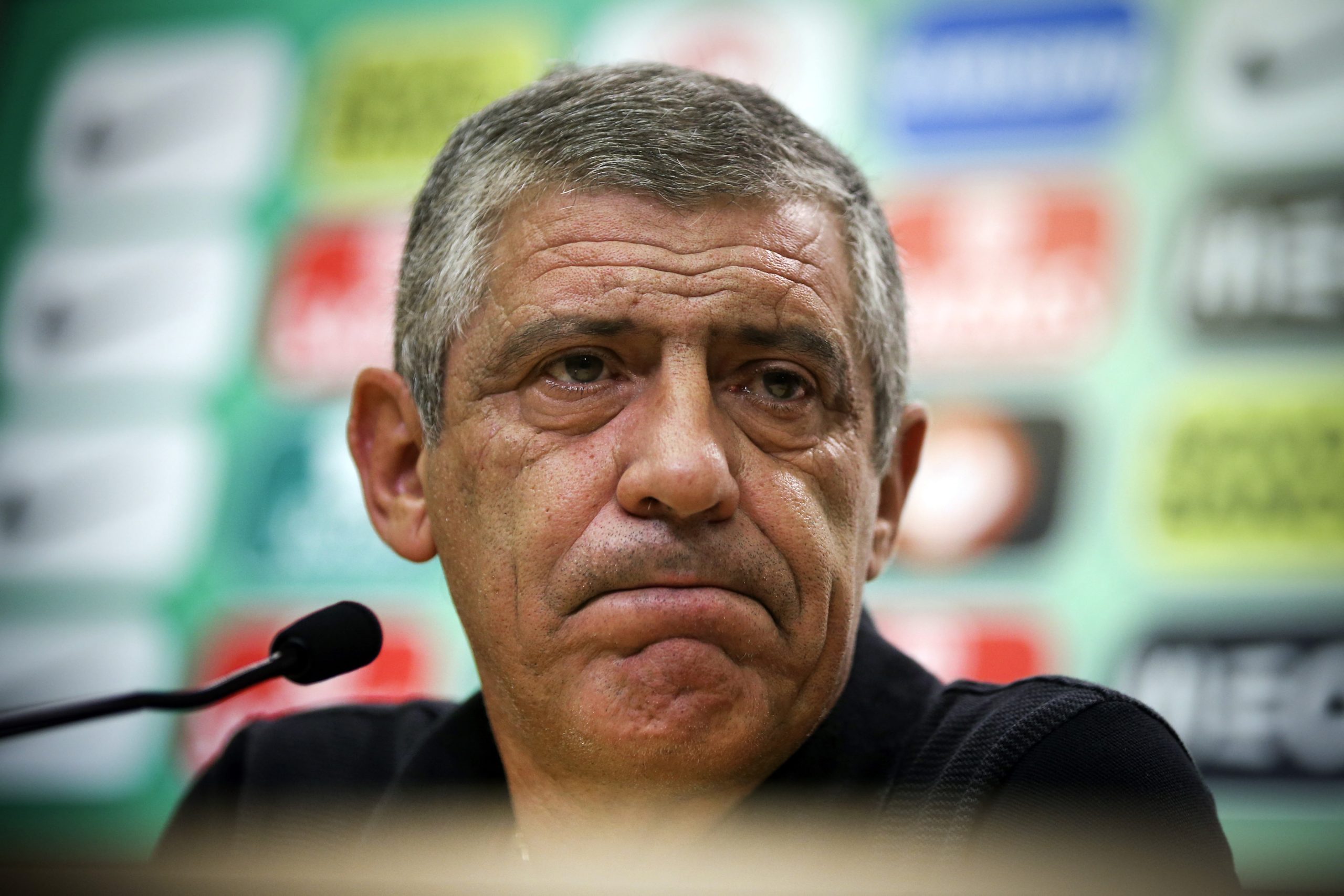 Fernando Santos divulga convocados com Pepe como ausência certa