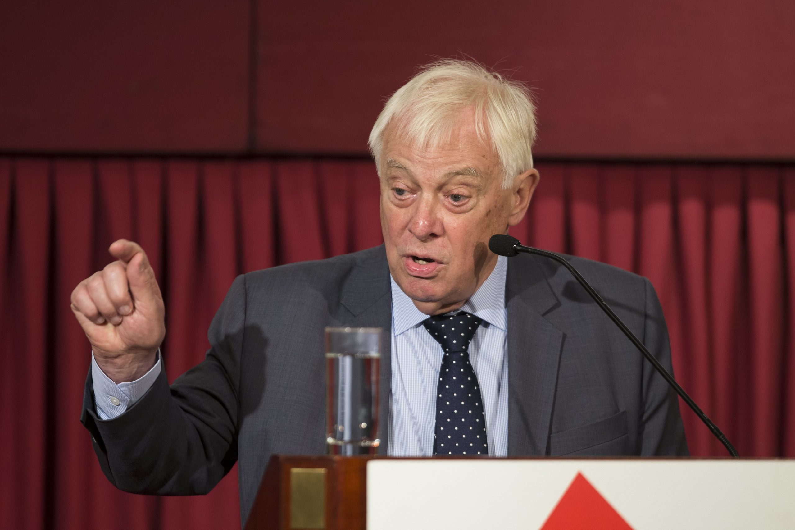 Último governador britânico de Hong Kong avisa para maior influência do PC Chinês em Macau
