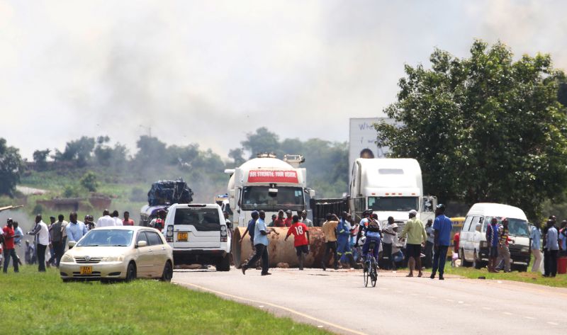 Presidente do Zimbabué pede calma e lembra que “violência não vai reconstruir” o país