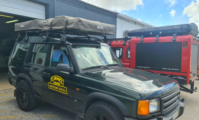 Aproveitar o outono com uma tenda no tejadilho do carro? Mas como?