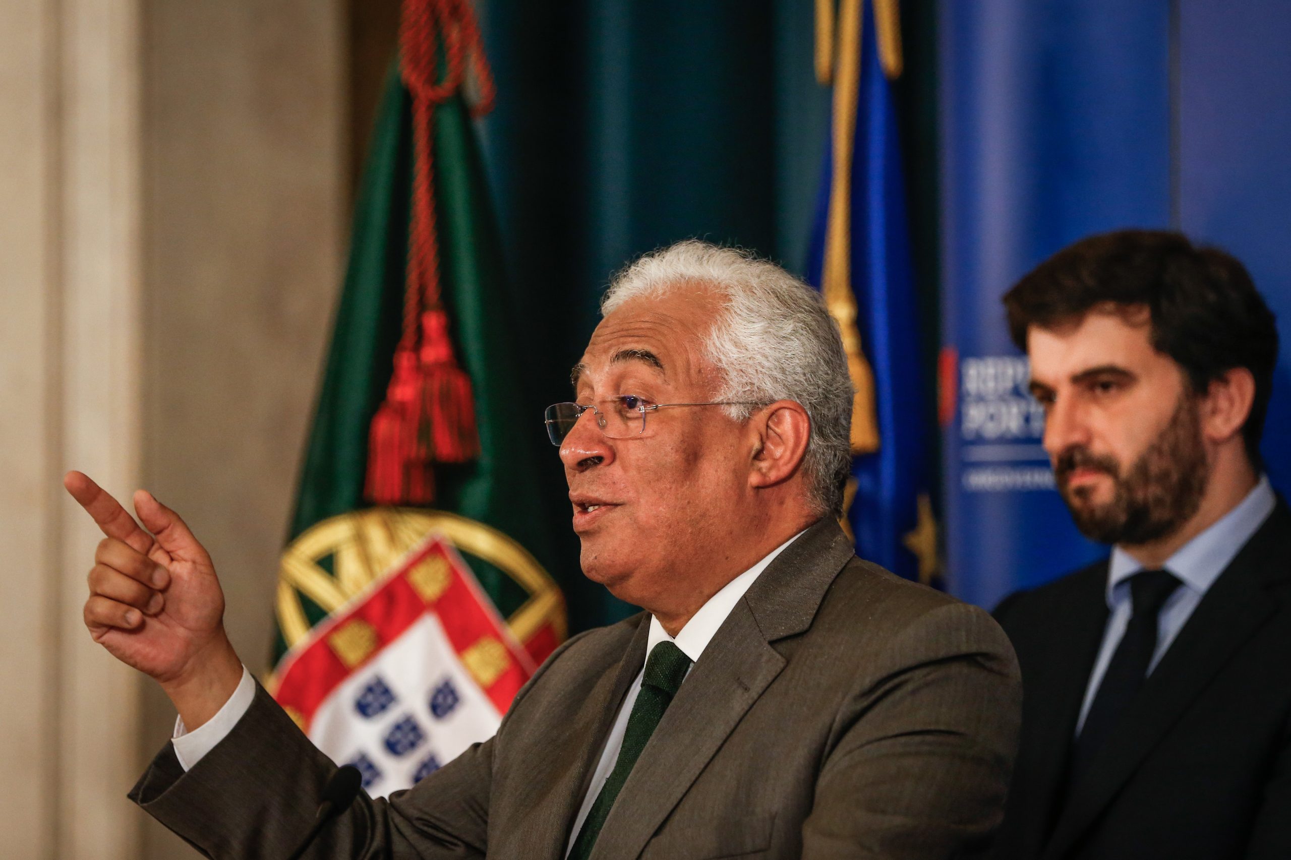Costa aponta maio para reabrir creches e atendimento presencial nos serviços do Estado