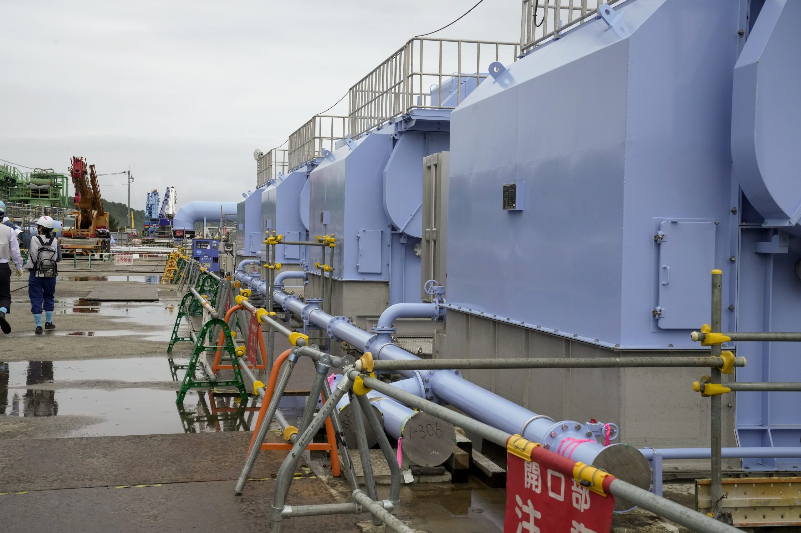 Japão anuncia que águas da central de Fukushima vão começar a ser lançadas no oceano. Macau proíbe importação de alimentos de dez províncias