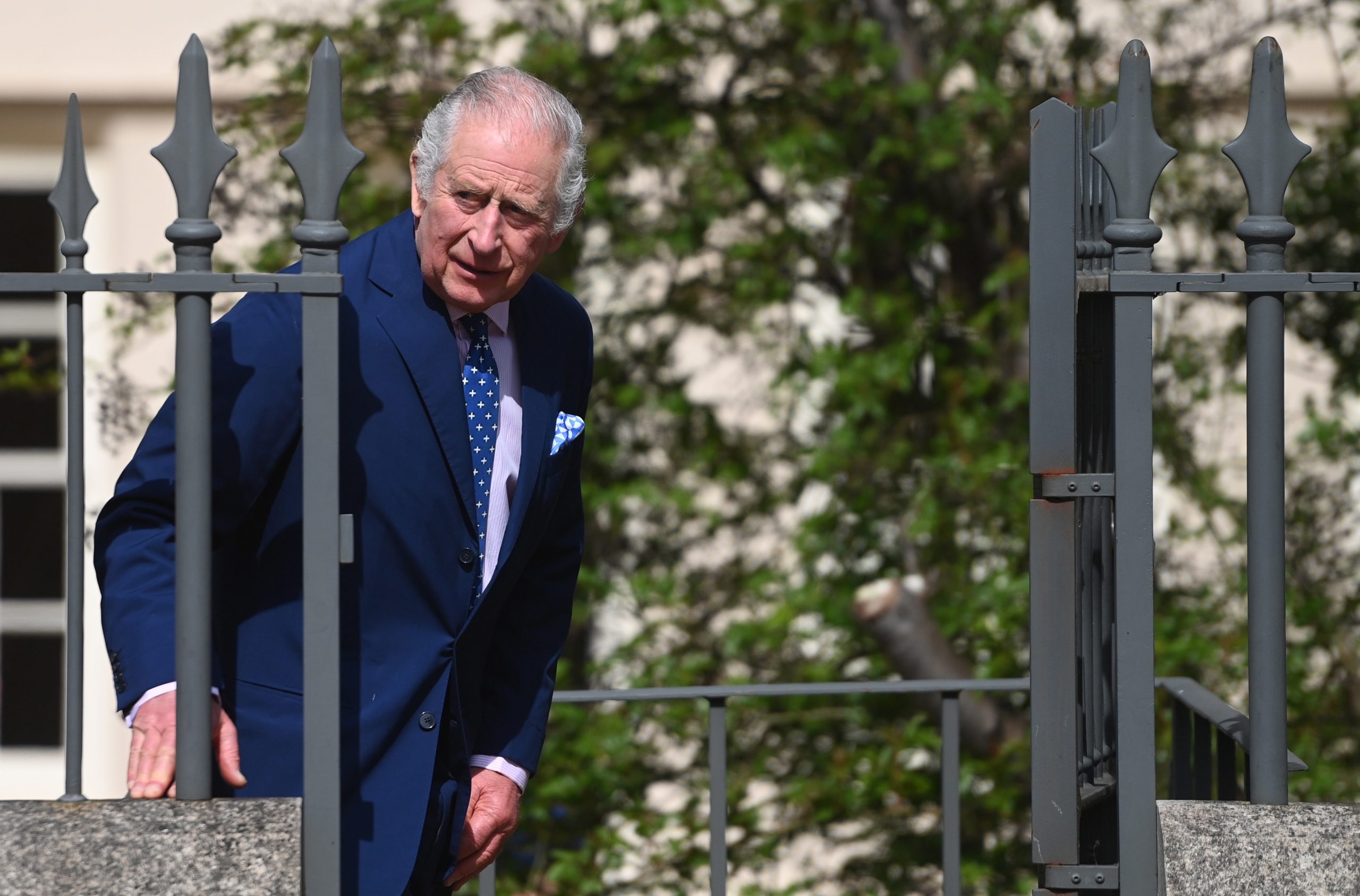 Monárquicos em festa, mas indígenas exigem desculpas de Carlos III pelo genocídio, escravização e pilhagem britânica