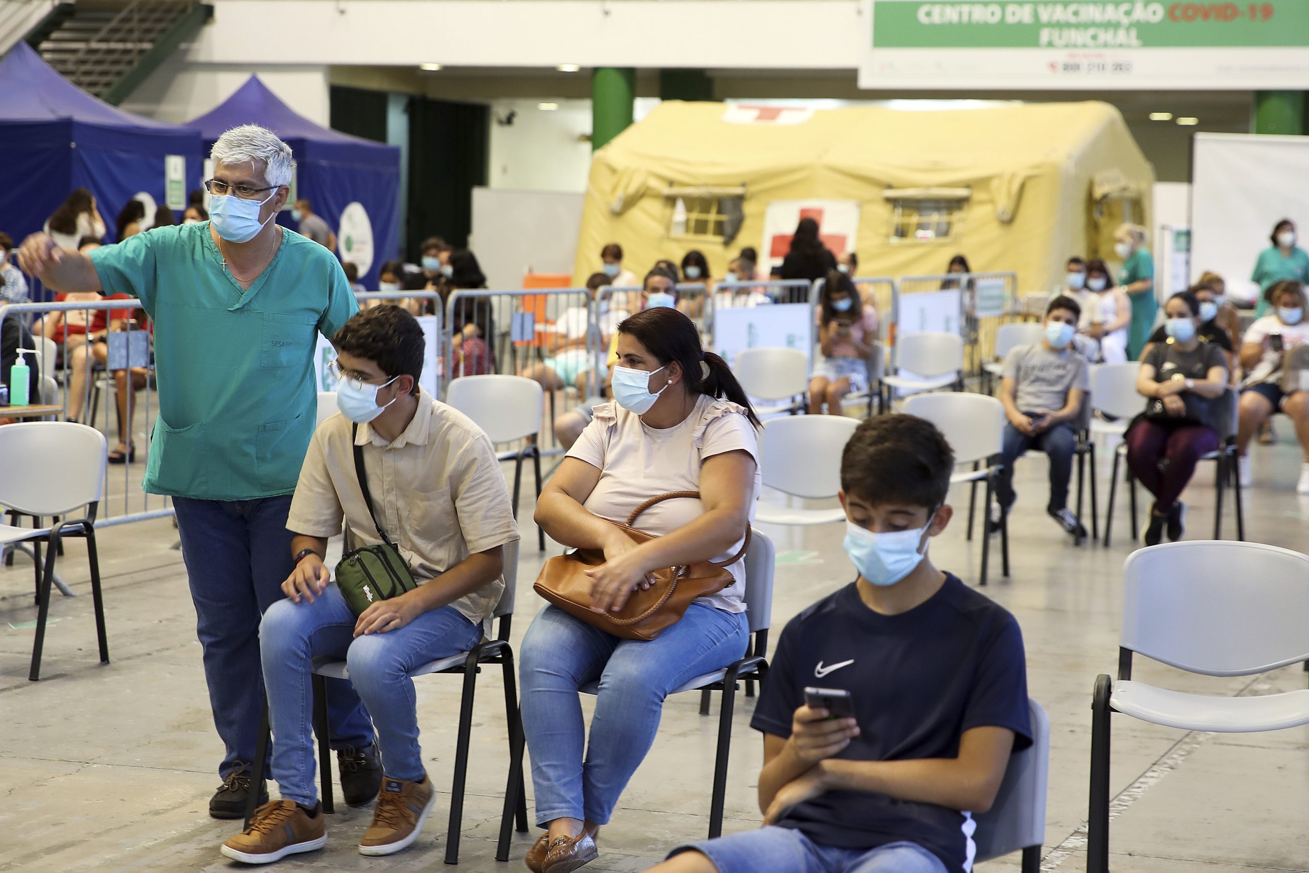 Médicos de família aguardam informação sobre fim dos centros de vacinação