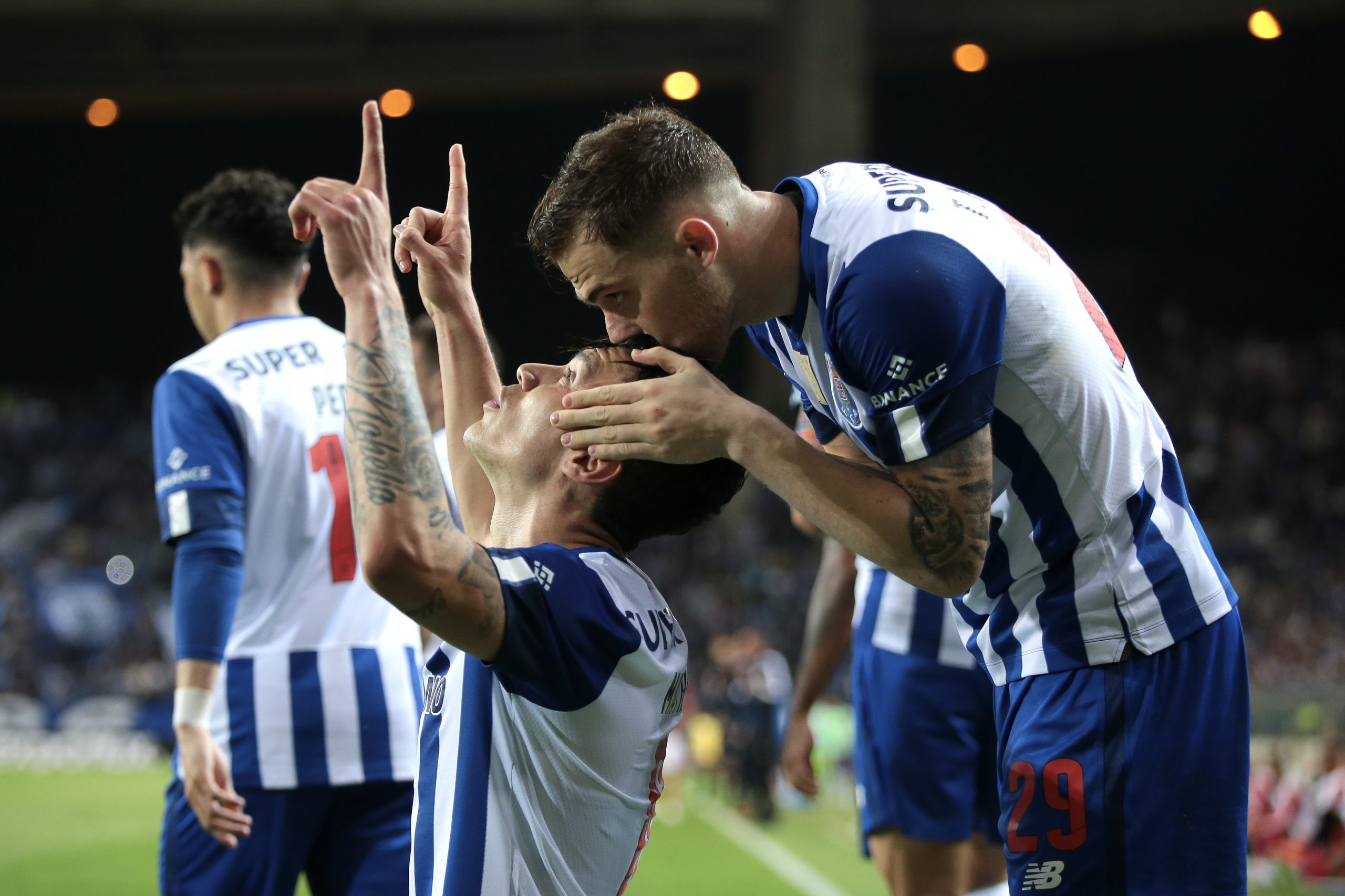 FC Porto vence Santa Clara e fica a quatro pontos do líder Benfica