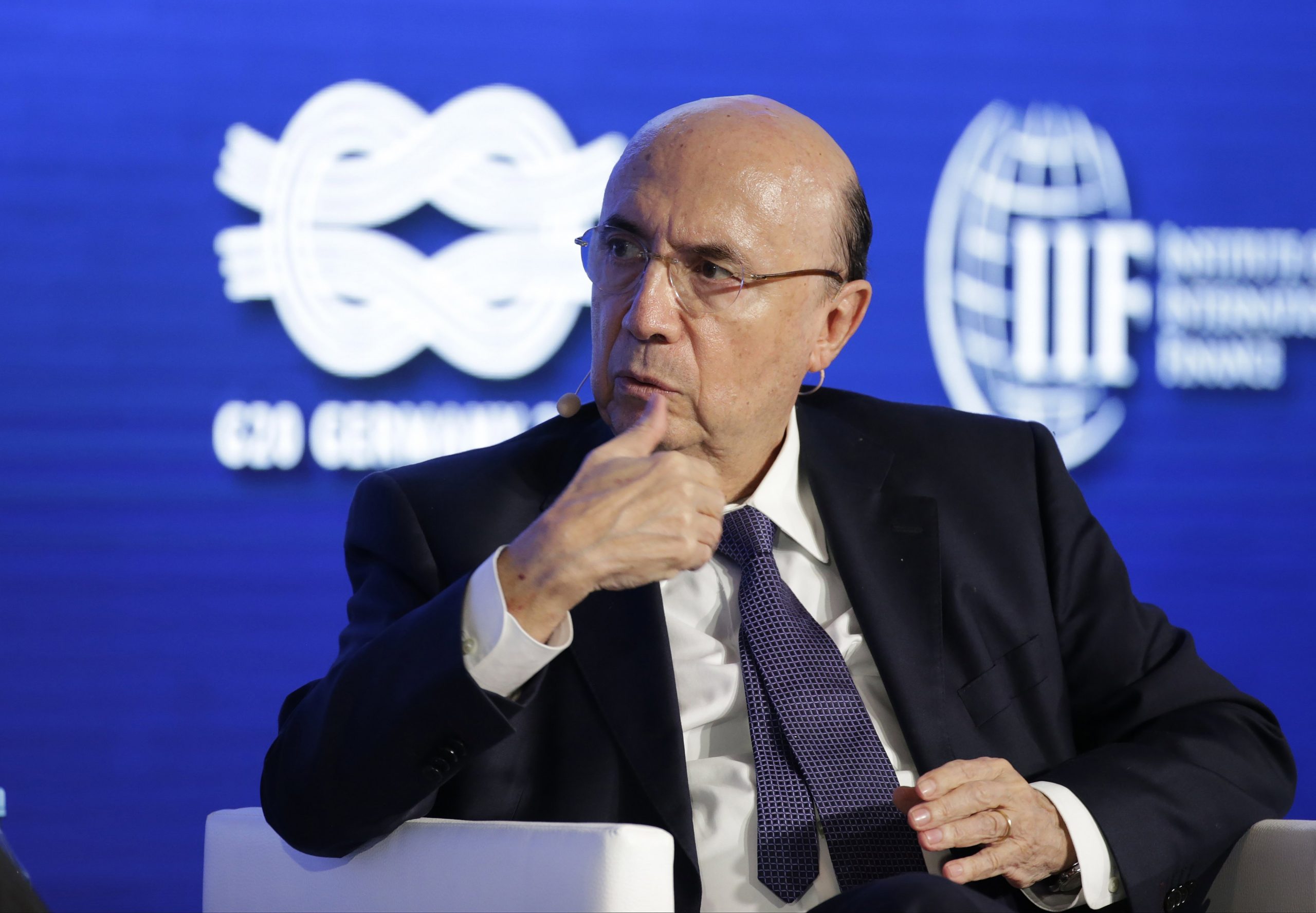 Crise política no Brasil pode atrasar mudanças no sistema de pensões