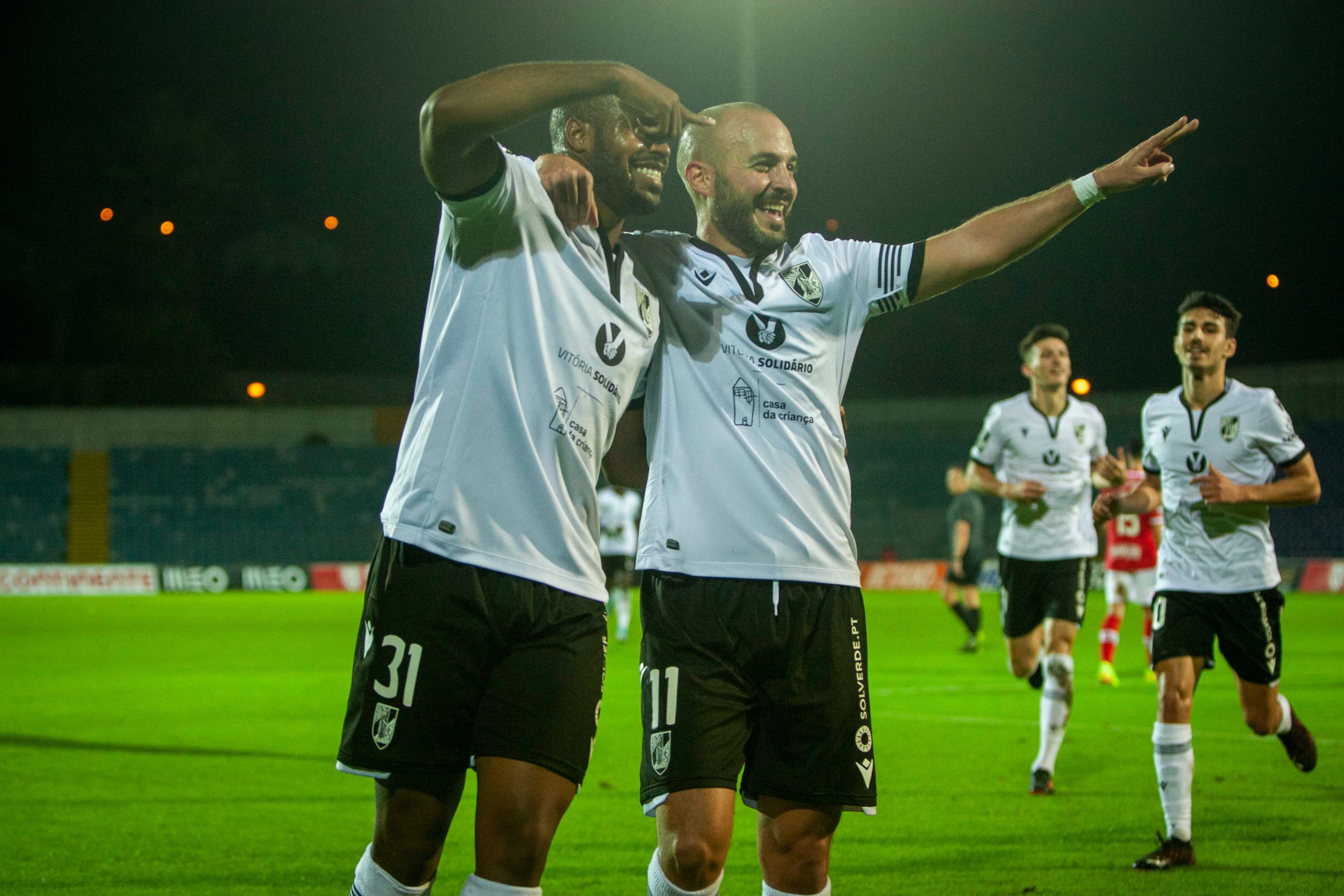 Vitória SC goleia nos Açores e sobe provisoriamente ao 4.º lugar
