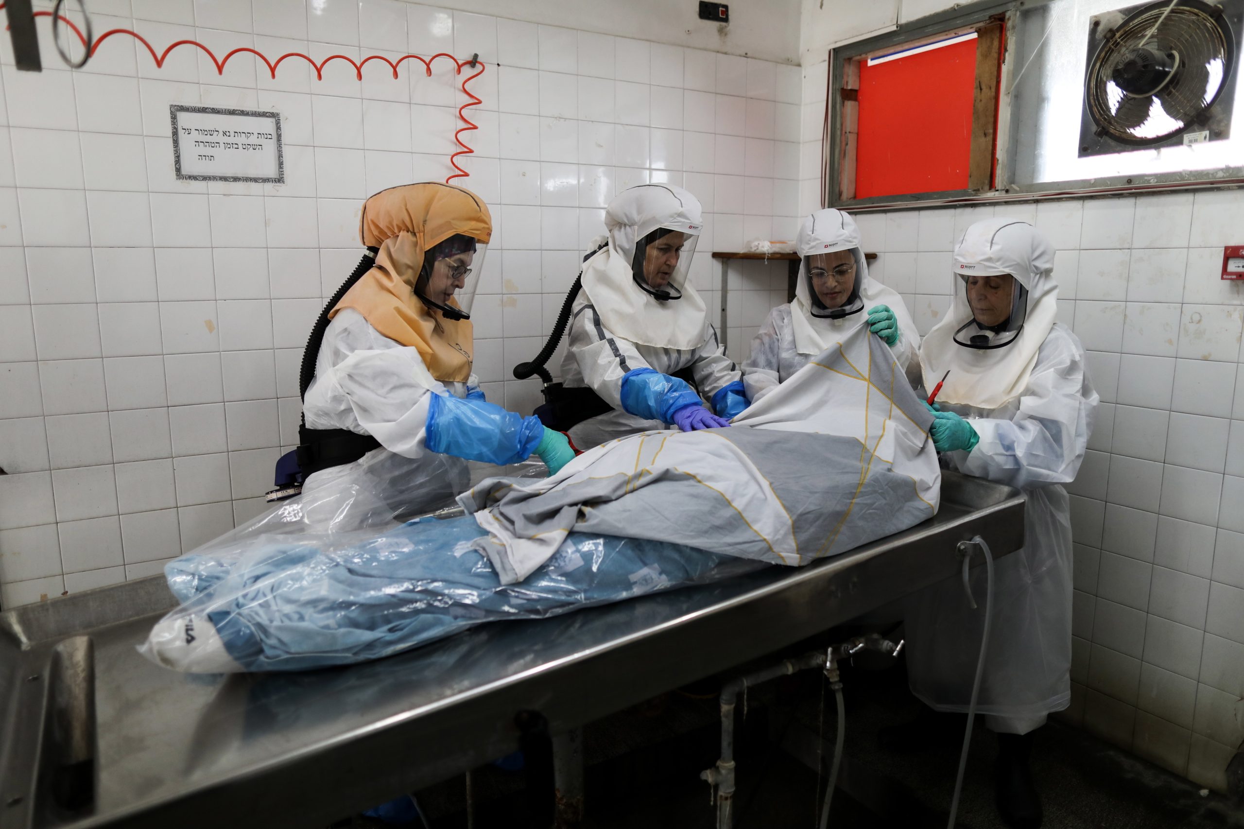 Covid-19: Cerca de 900 sobreviventes do Holocausto morreram com a doença em 2020