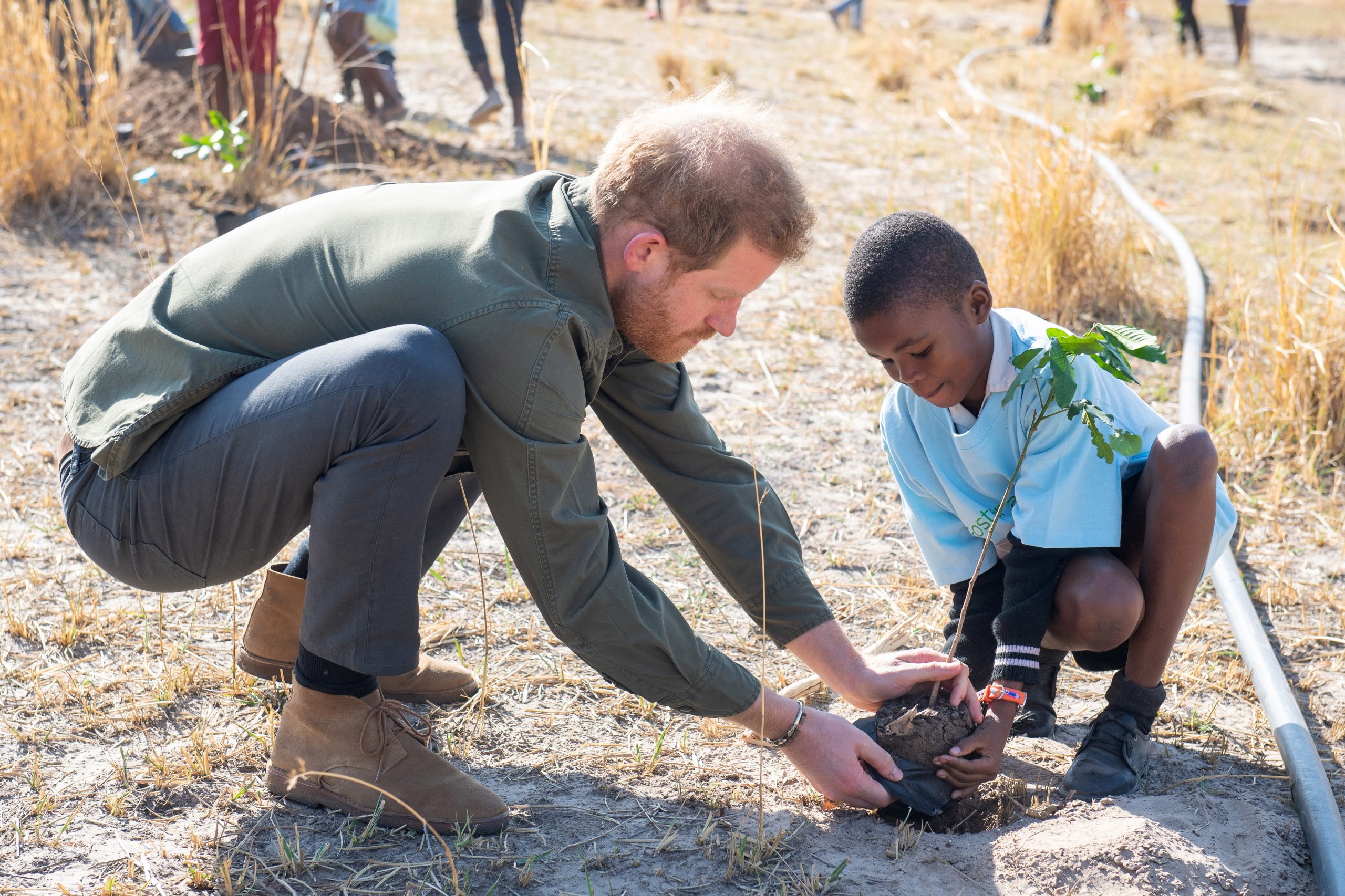 Príncipe Harry visita Angola num momento de “parceria ampla e profunda” entre aquele país e o Reino Unido