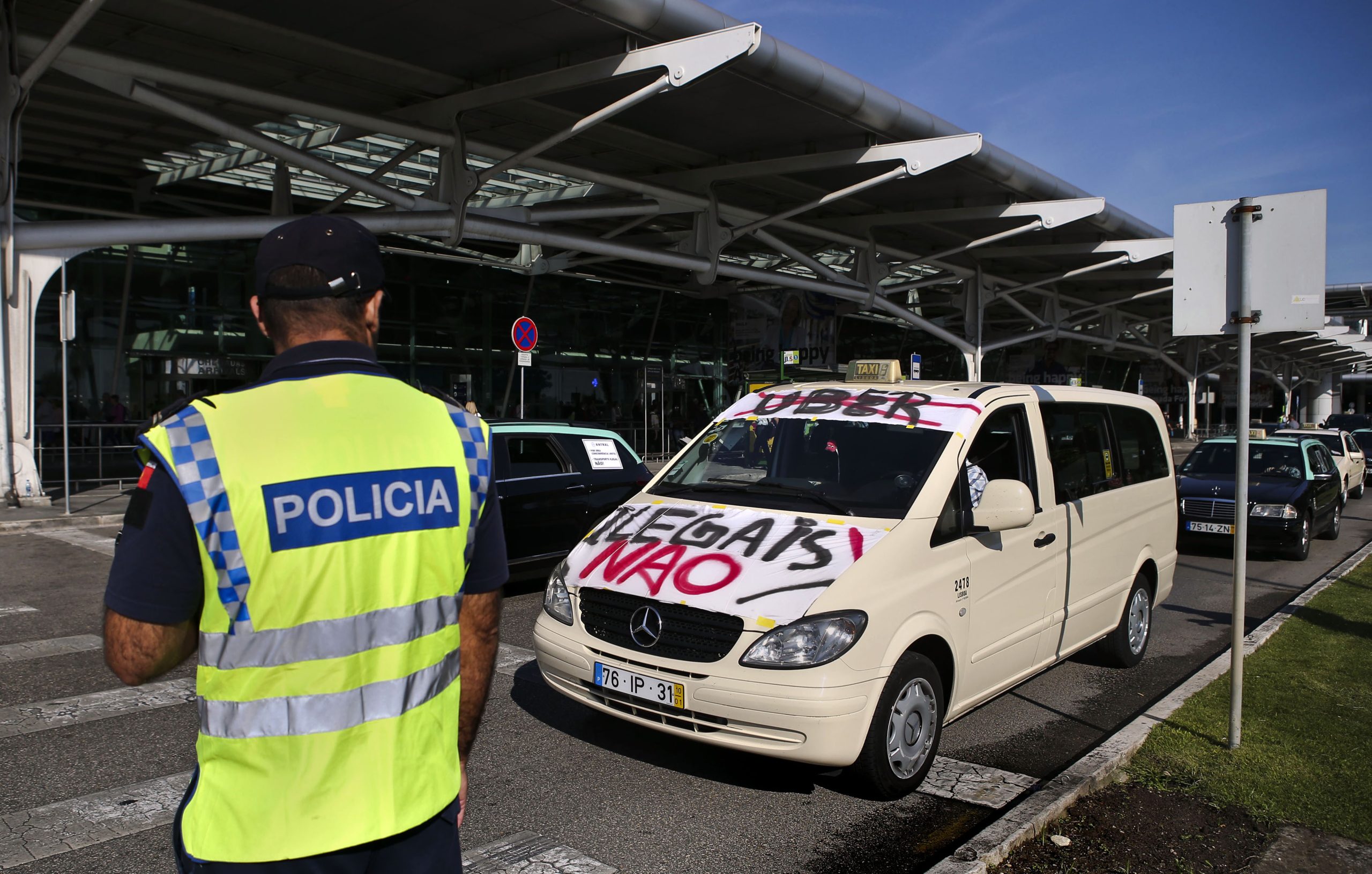 Corpo de Intervenção da PSP de Lisboa todo mobilizado para protesto de taxistas