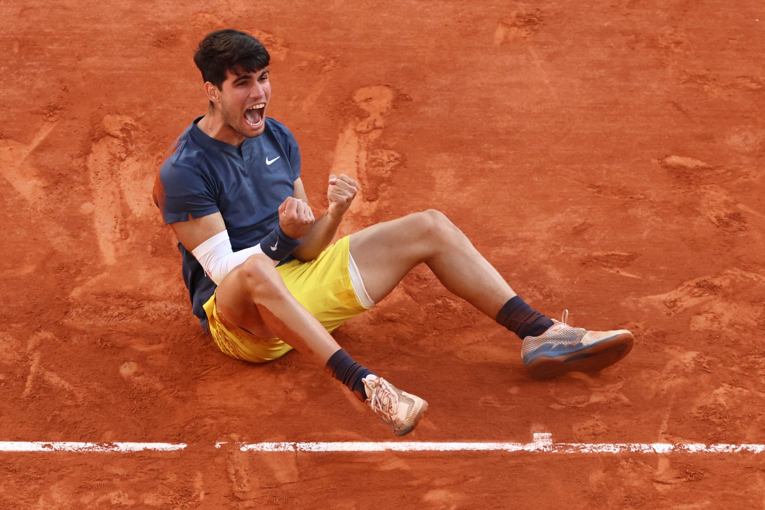 Alcaraz vence Zverev e conquista de Roland Garros