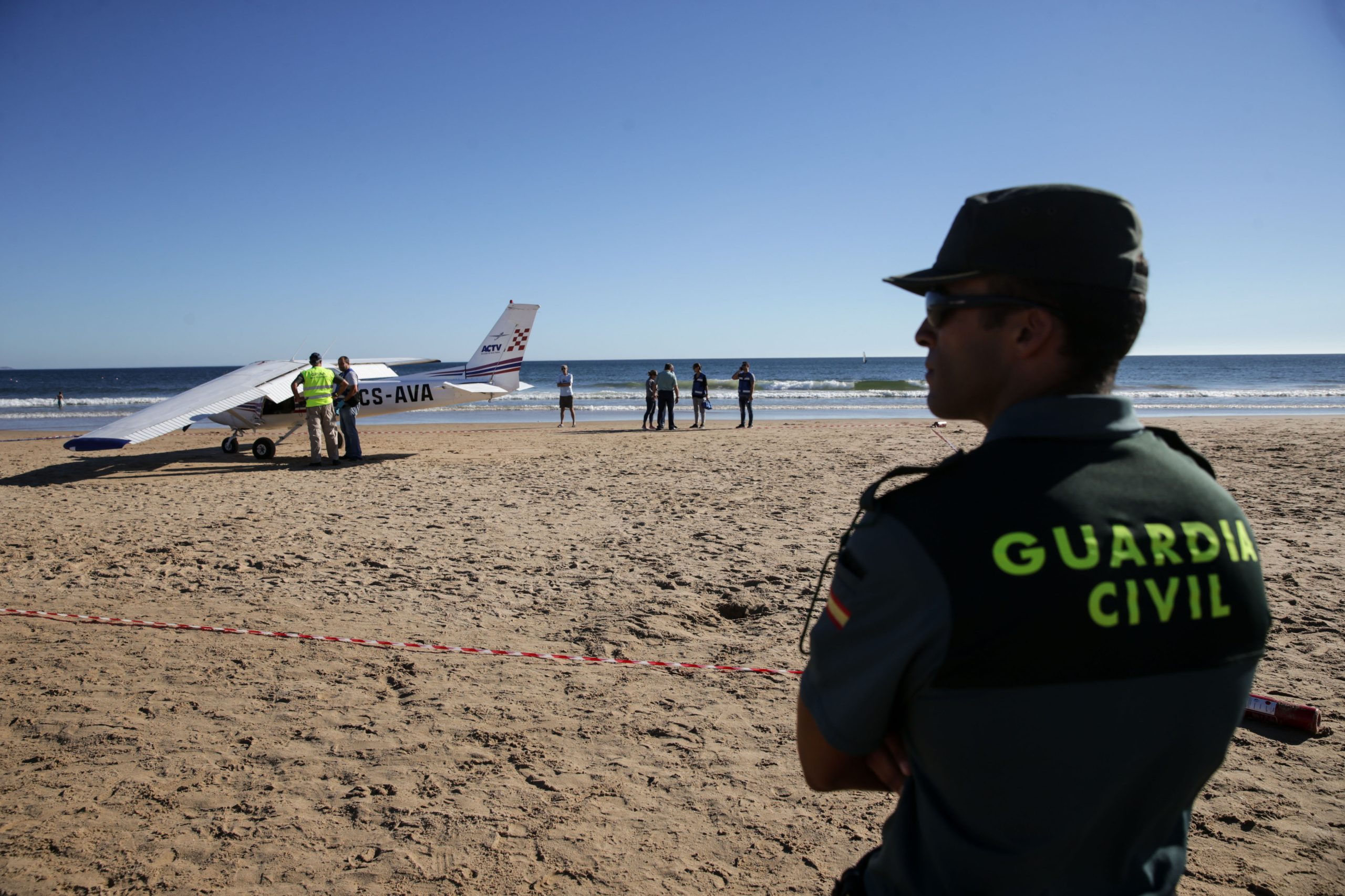 Banhistas revoltados tentaram agredir tripulantes de avioneta acidentada