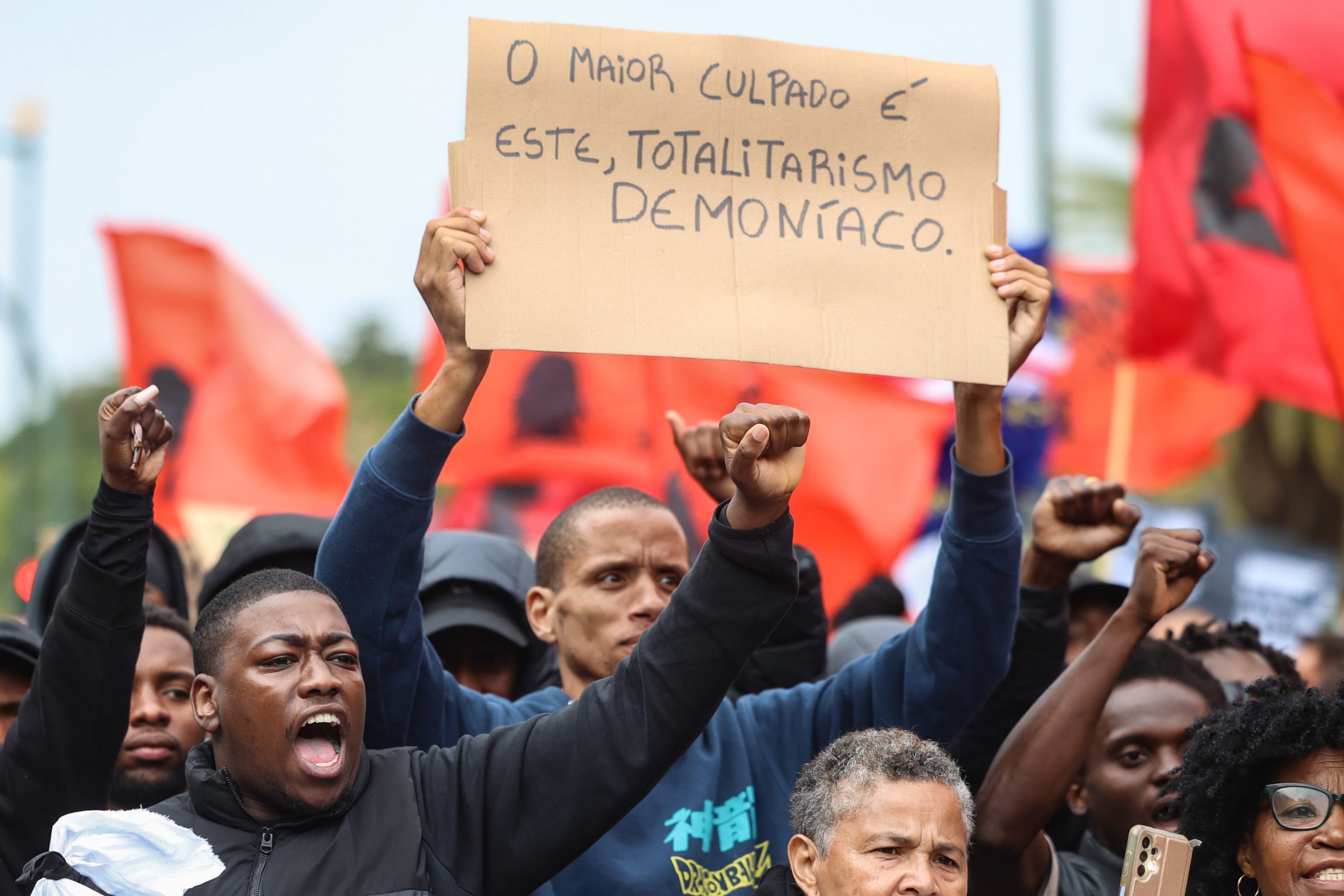 Milhares de pessoas juntam-se na Avenida da Liberdade a exigir justiça para Odair