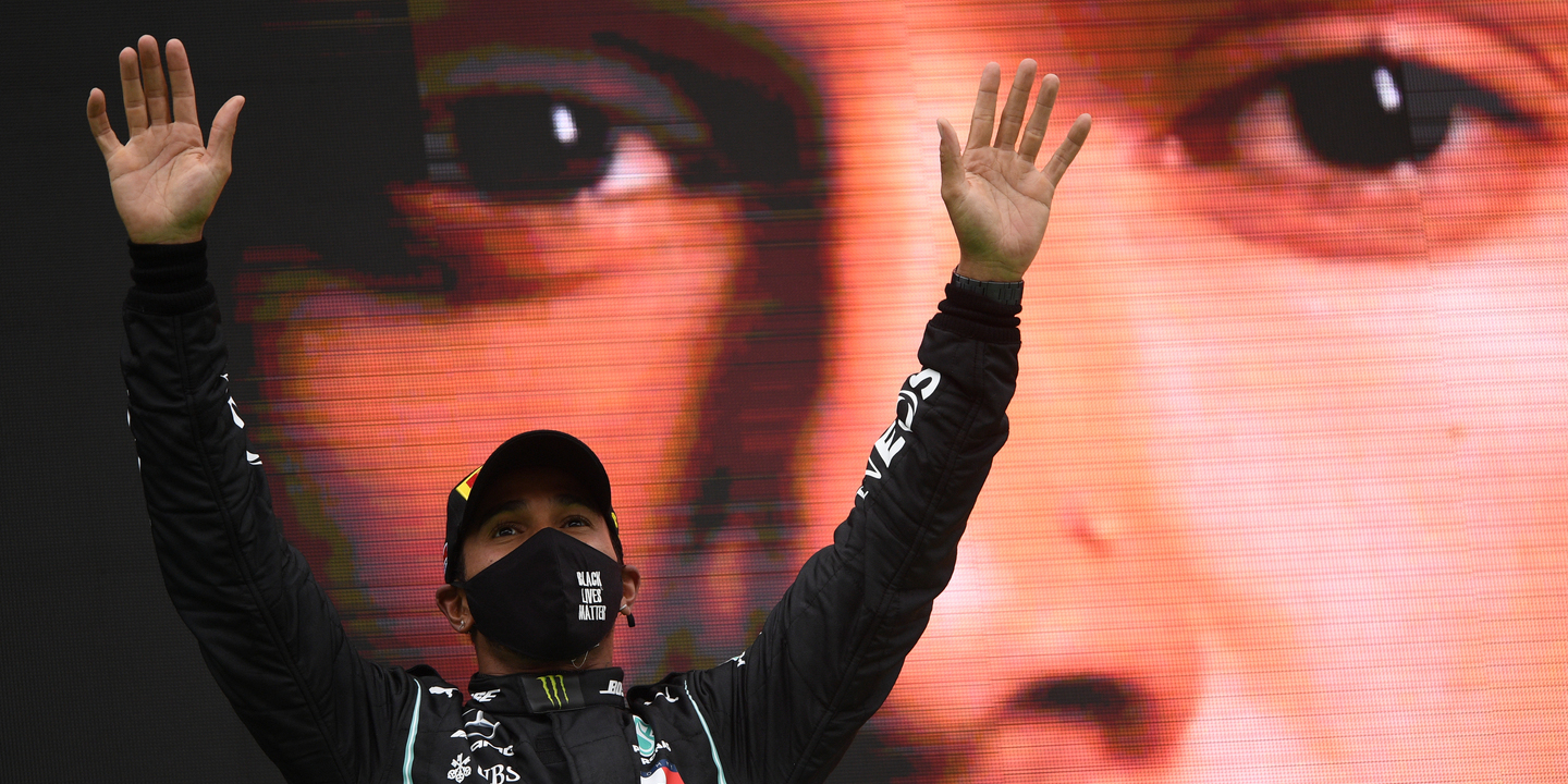 Hamilton acelera para o recorde de oito títulos na Fórmula 1