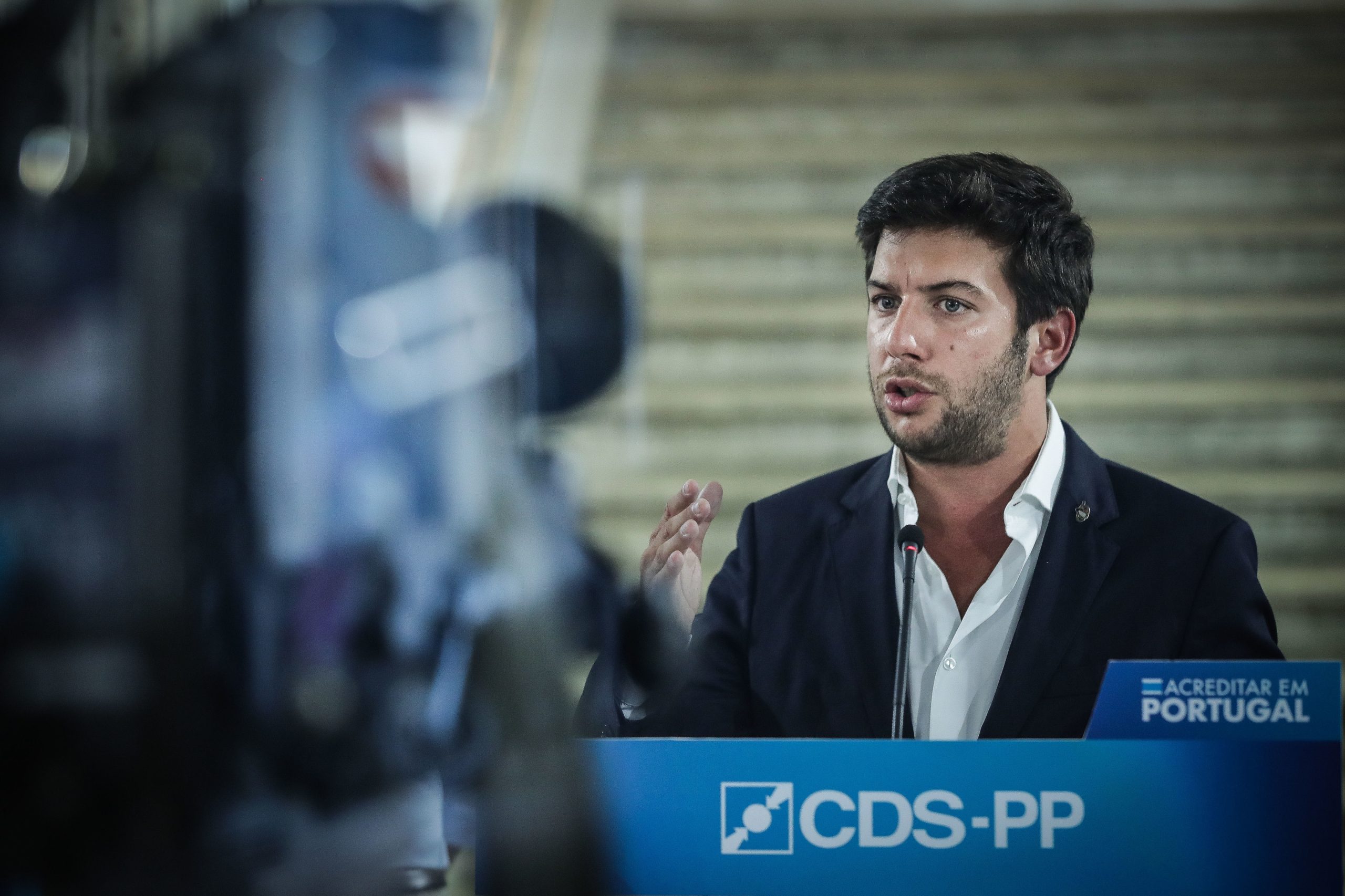 CDS-PP considera inaceitável aumento do salário mínimo sem concertação social